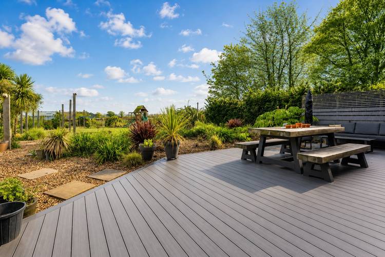 5 bedroom detached house