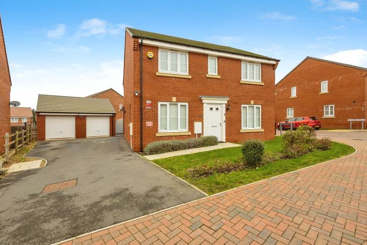 5 bedroom detached house