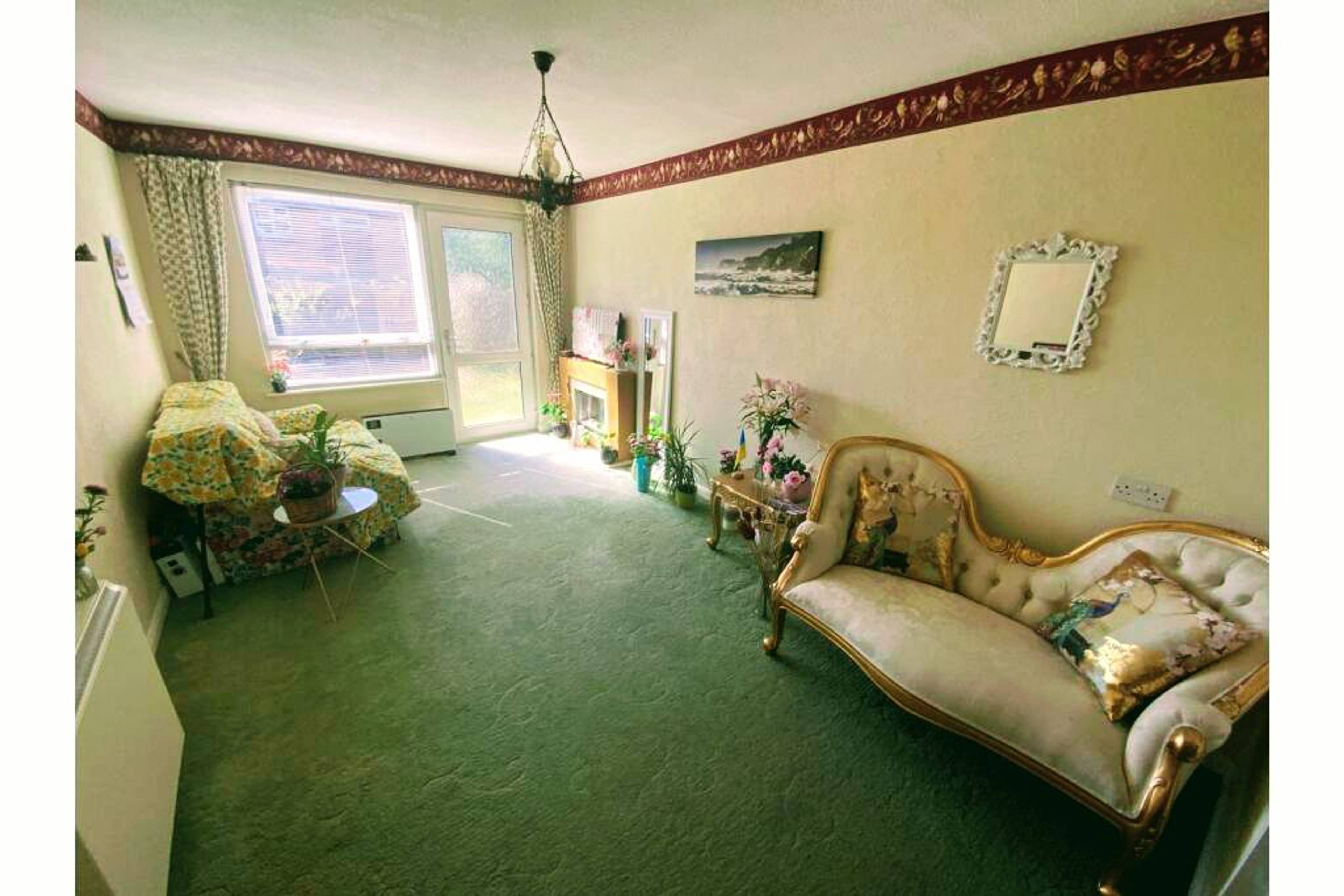 Apartment Living Rm