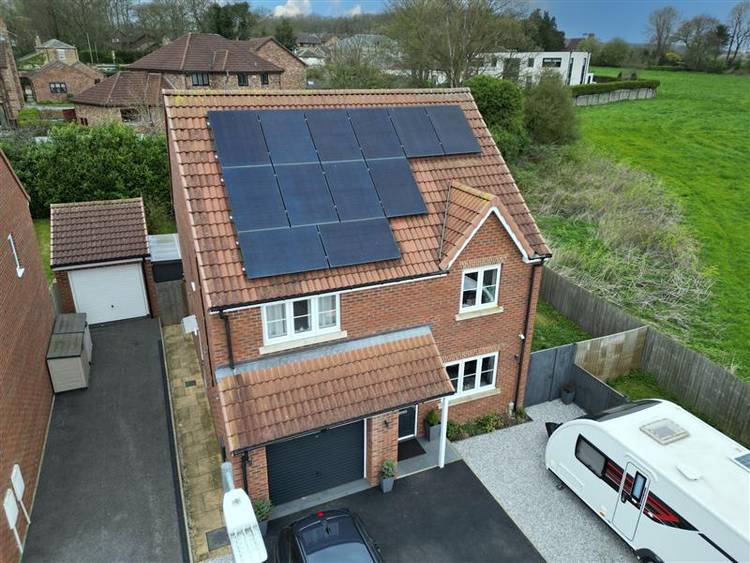 4 bedroom detached house