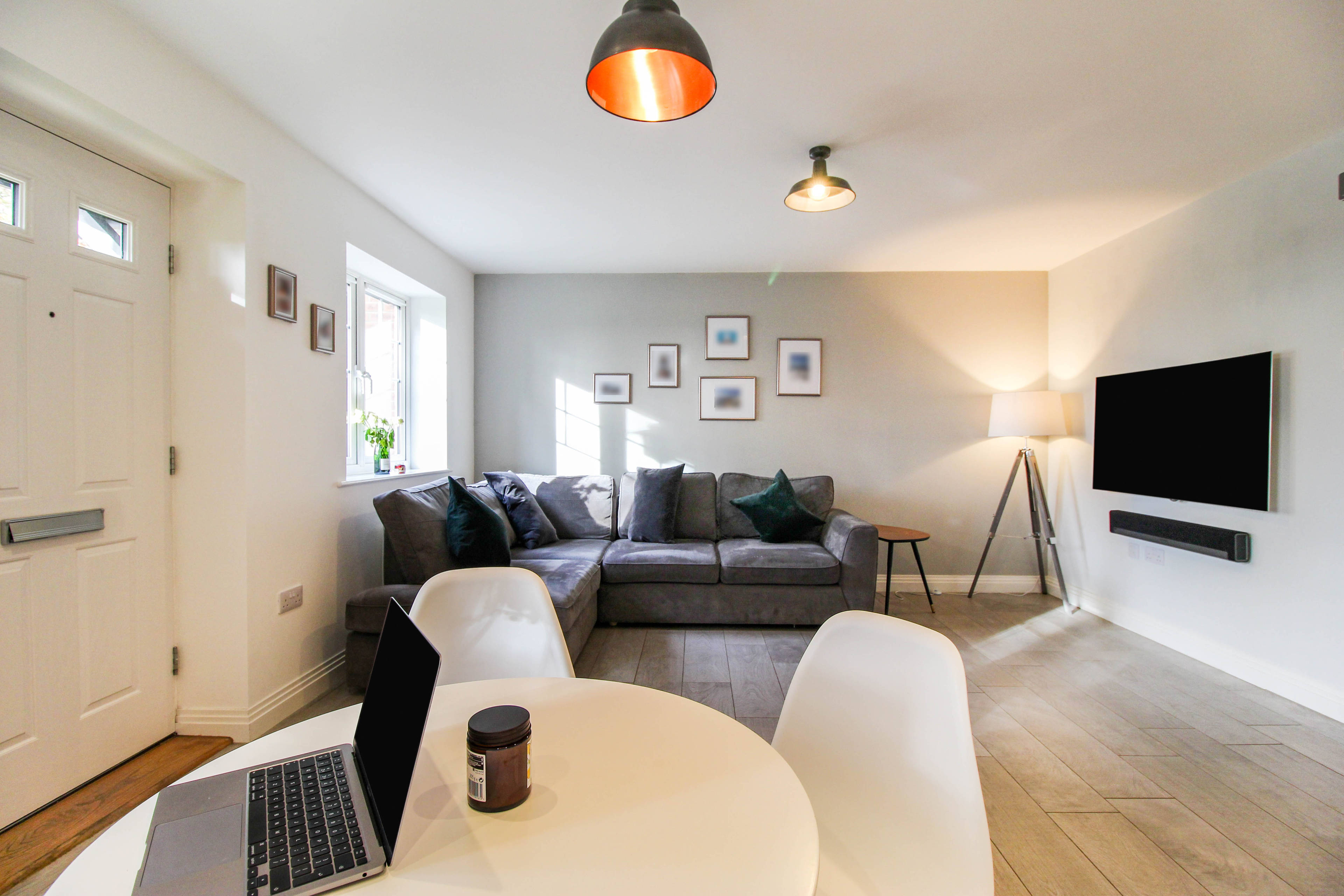 Lounge/Dining Room