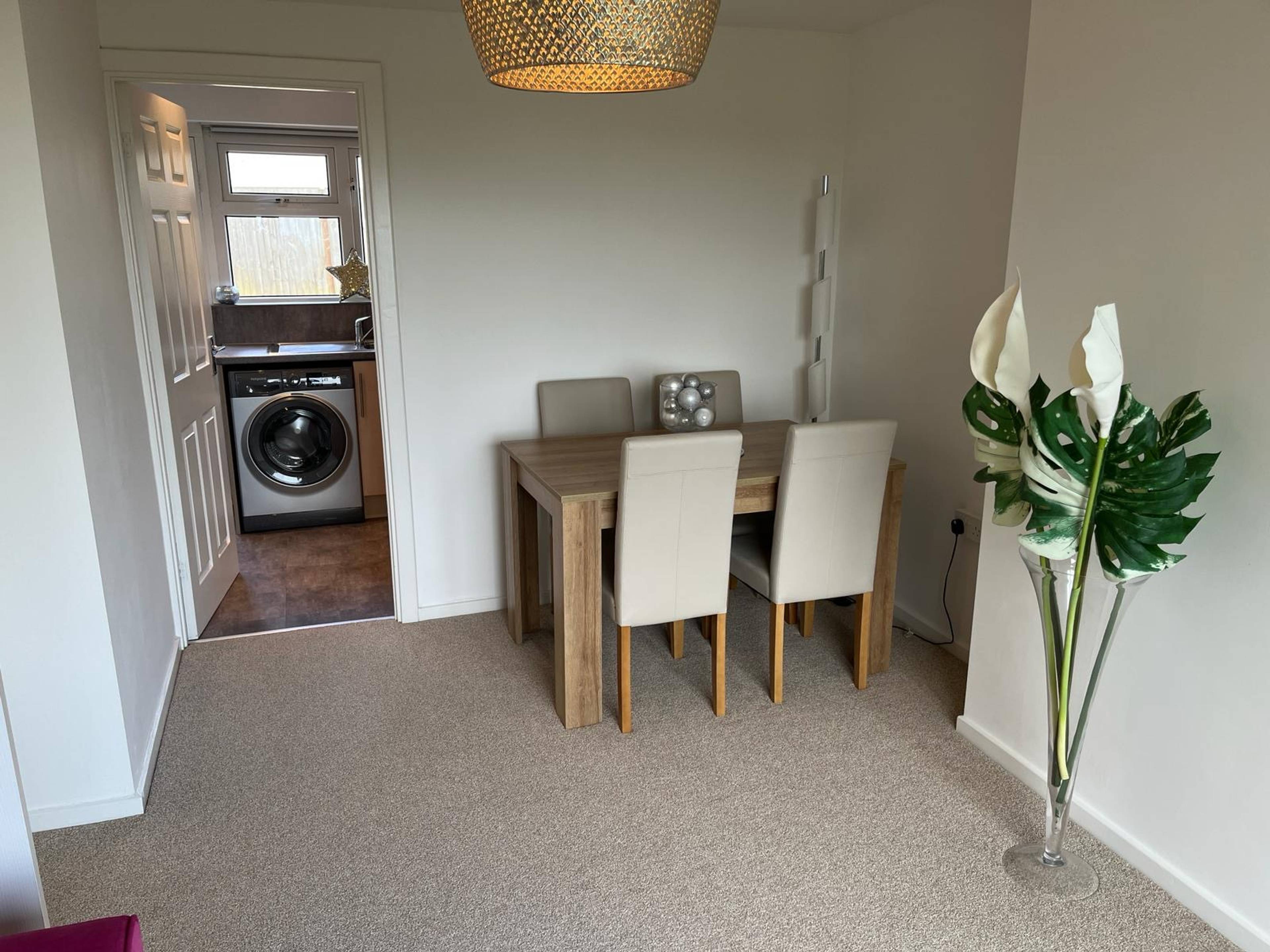 Lounge/Dining Room