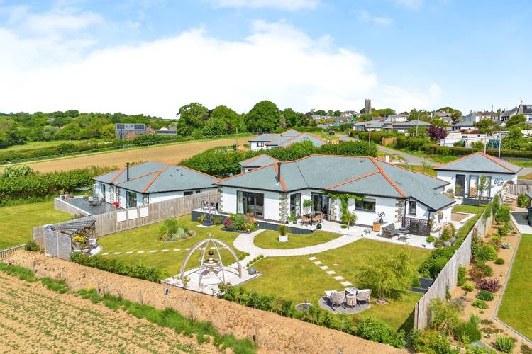 3 bedroom detached bungalow