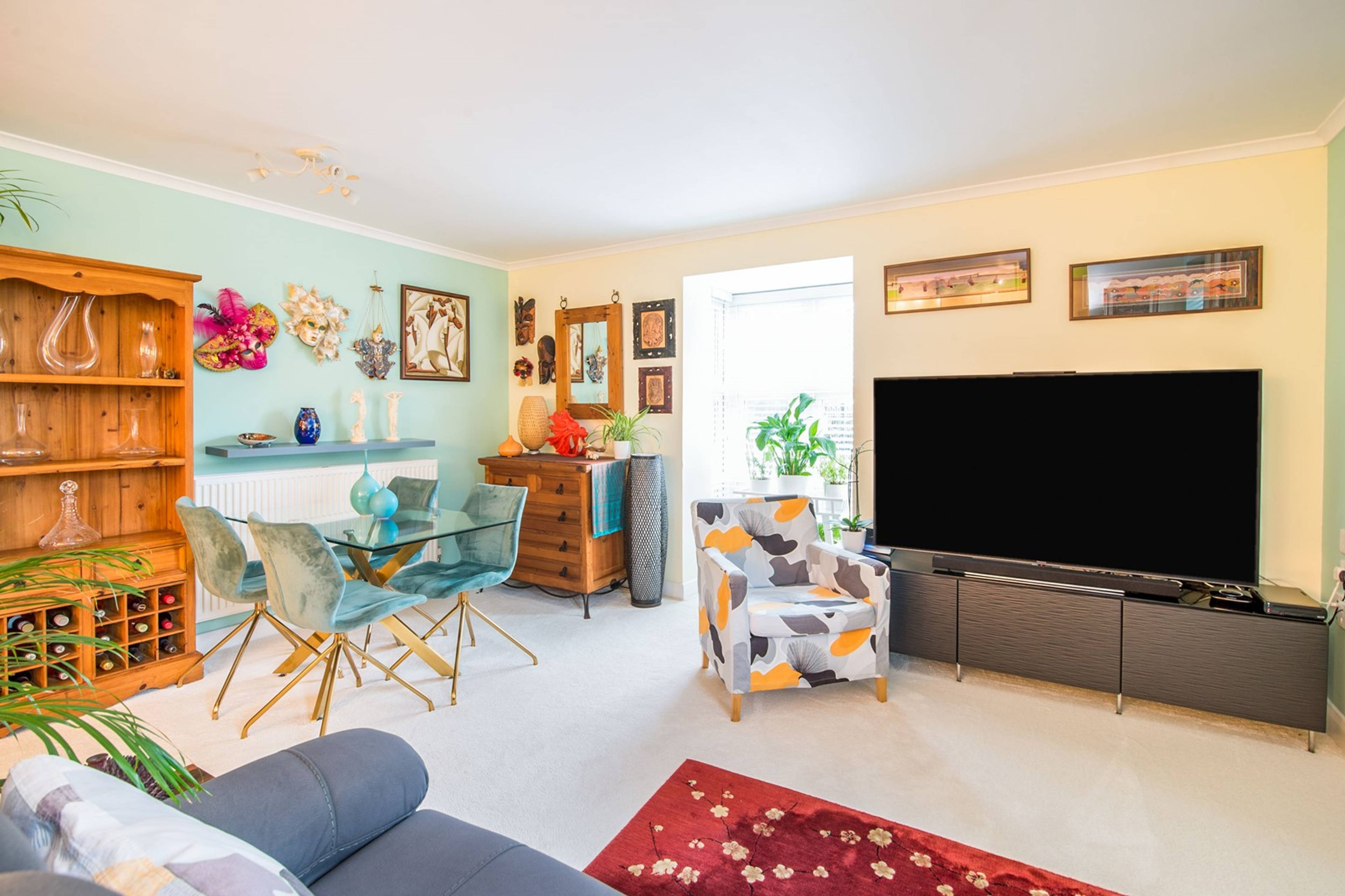 Lounge/Dining Room
