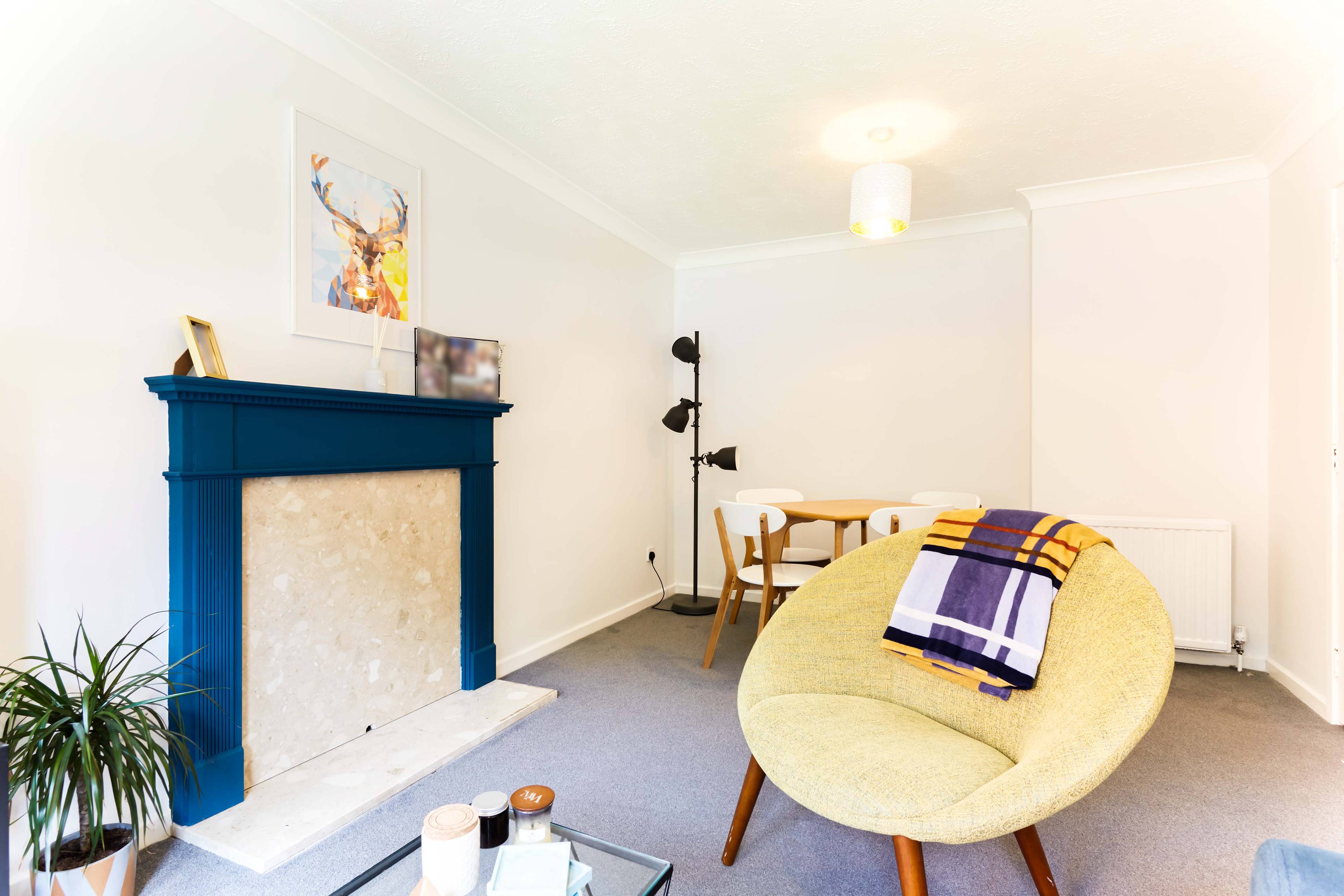 Lounge/Dining Room