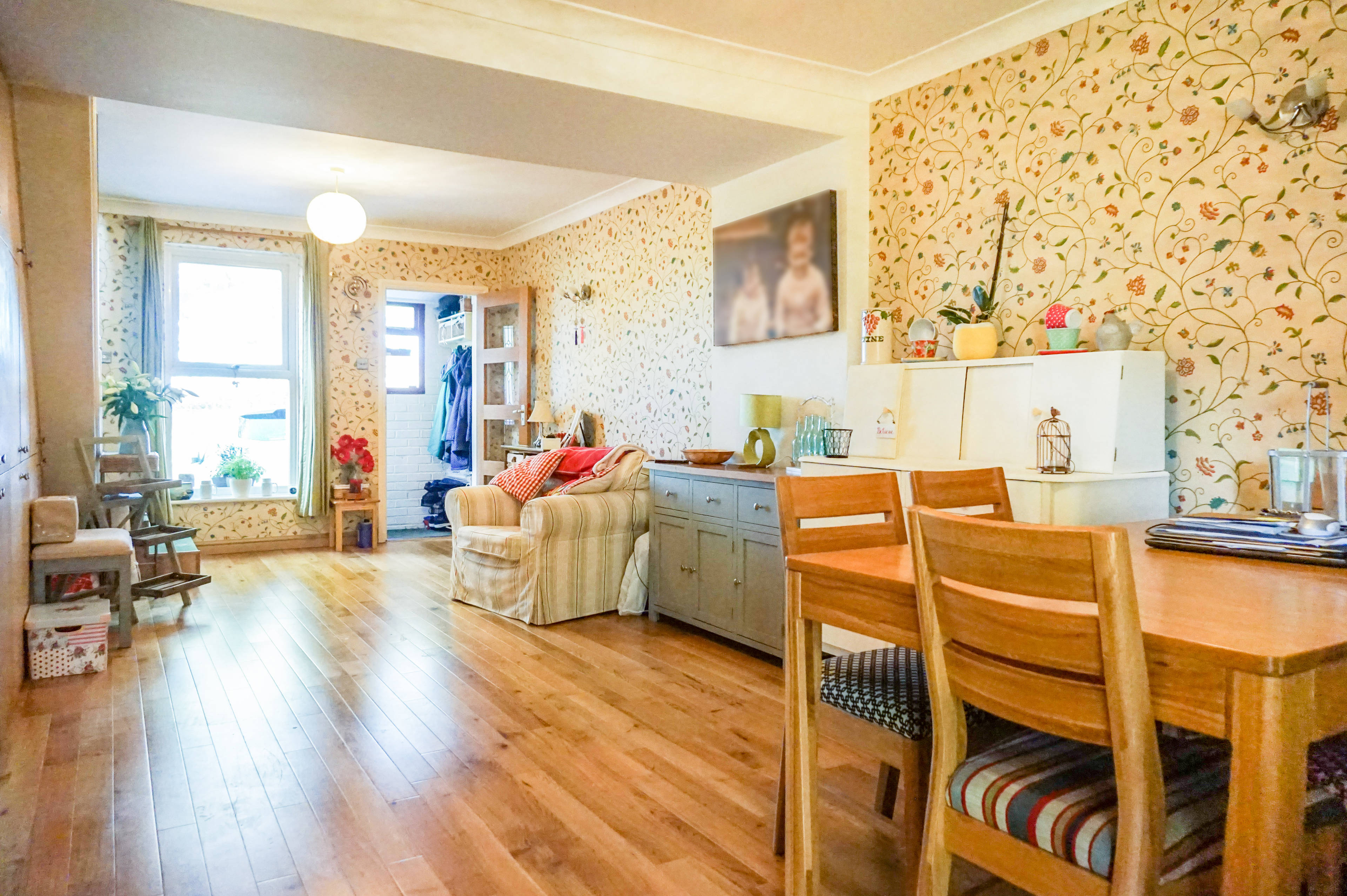 Lounge/Dining Room