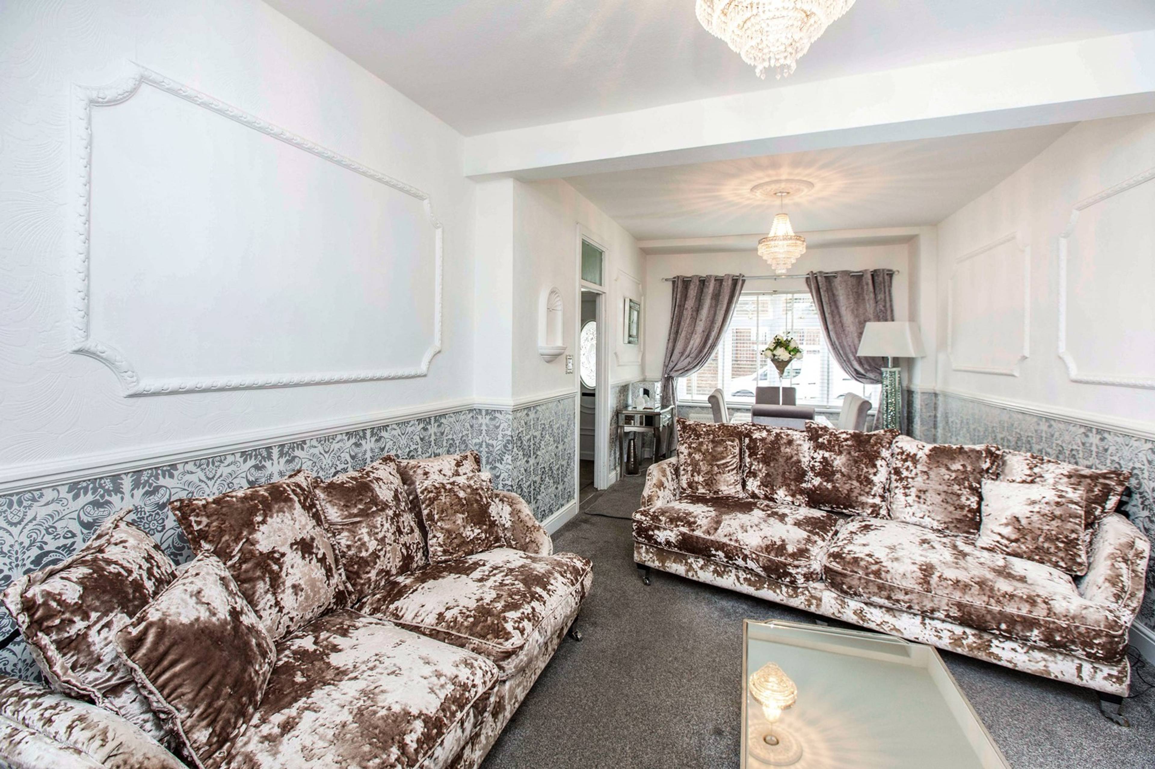 Lounge/Dining Room