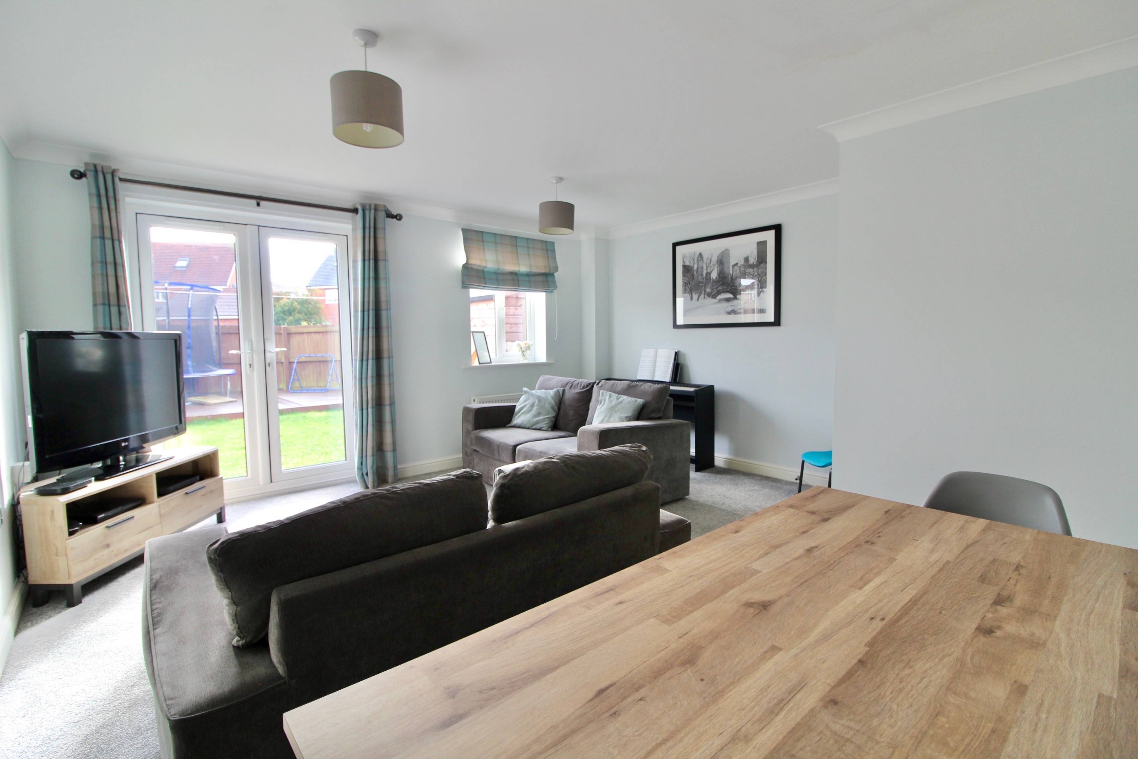 Lounge/Dining Room