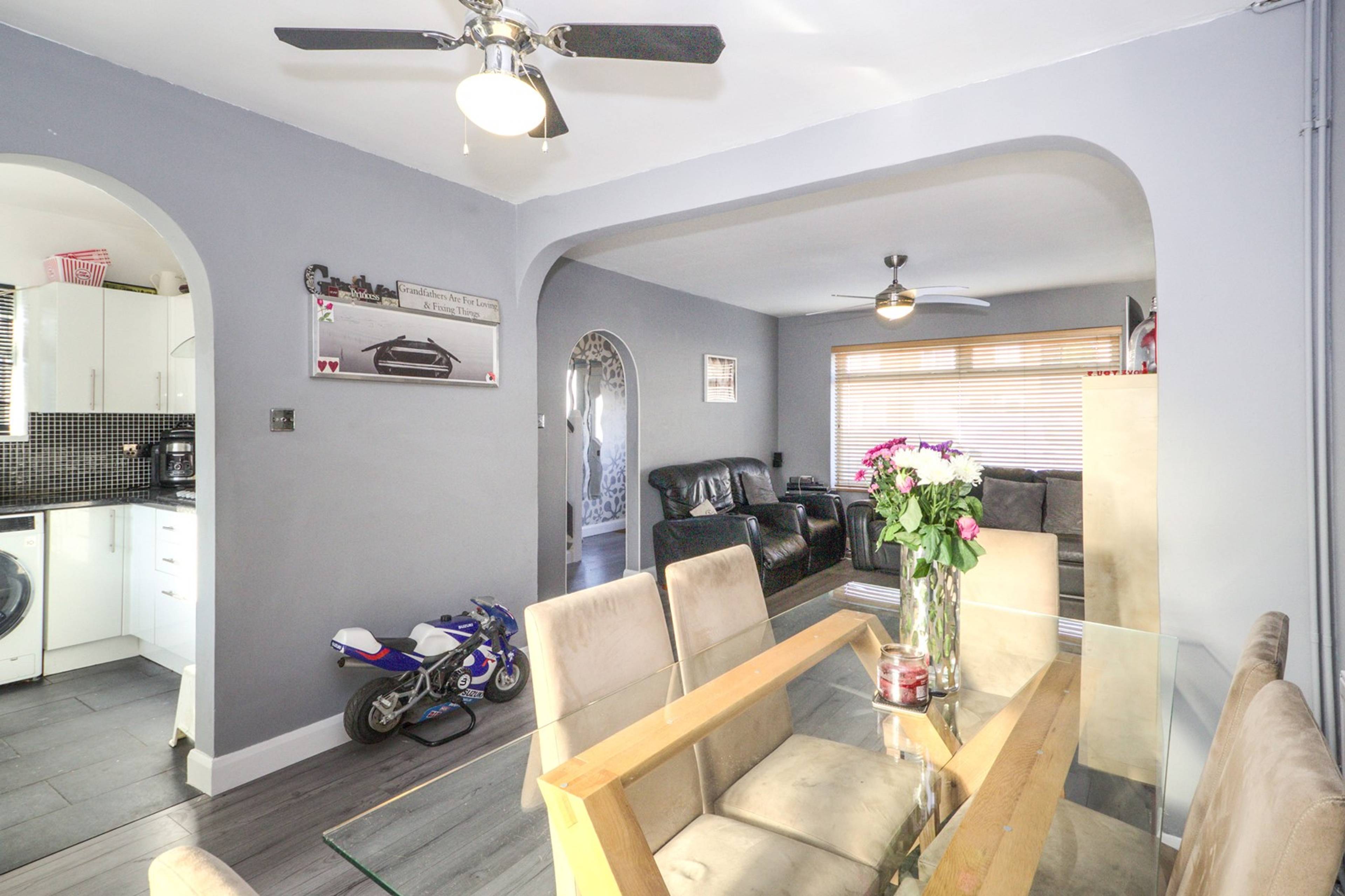 Lounge/Dining Room