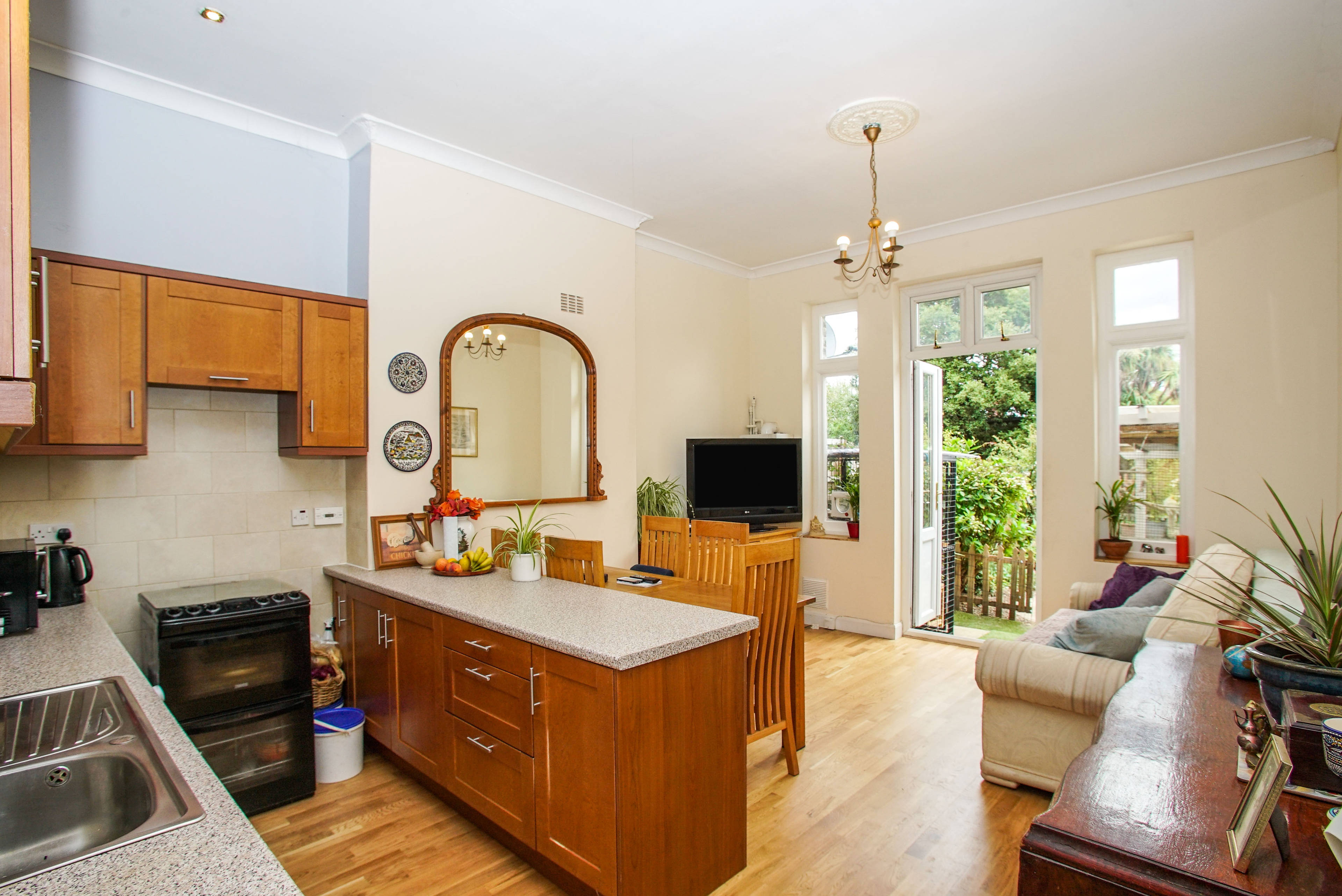 Lounge / Kitchen