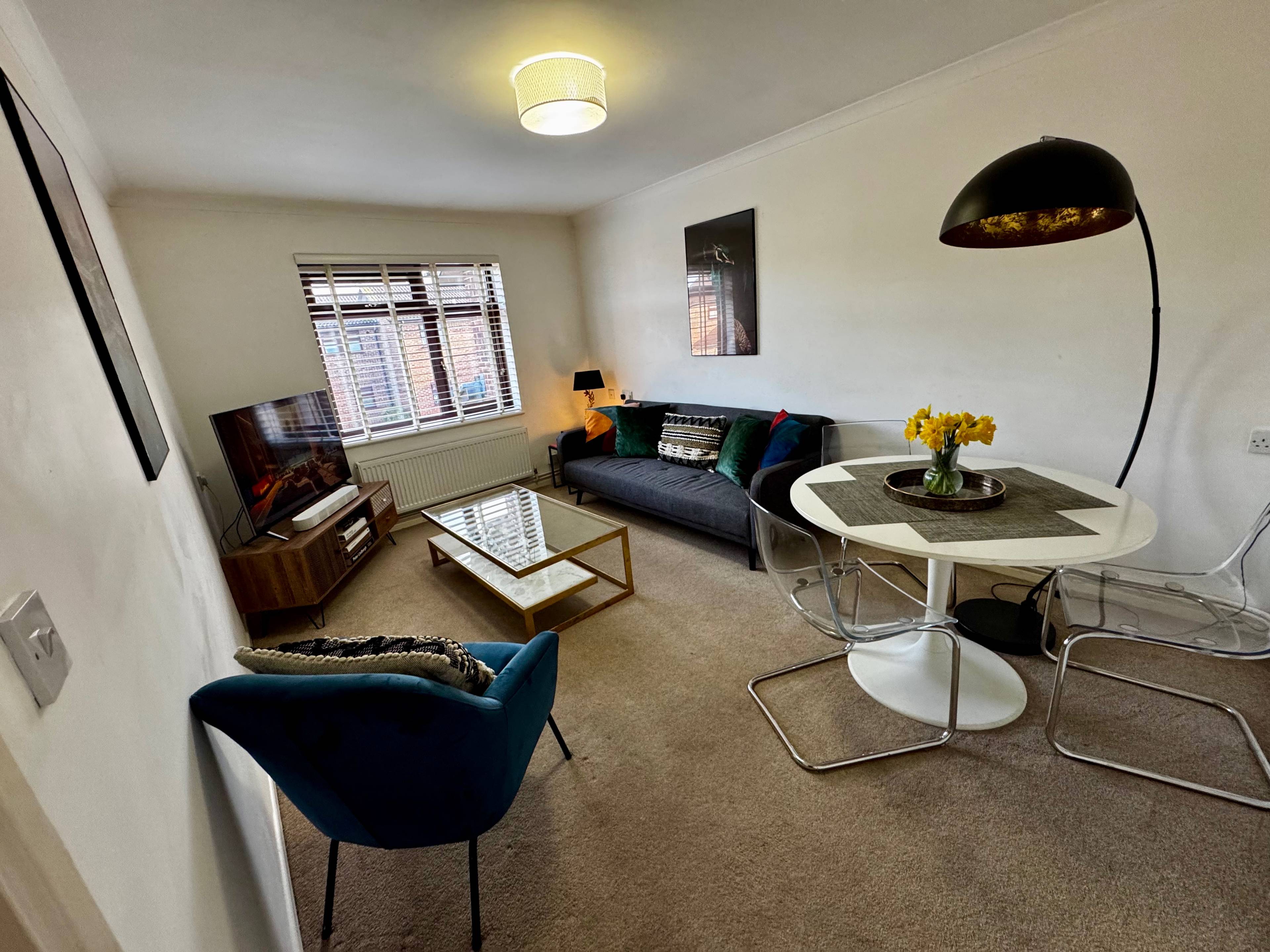 Lounge/Dining Room