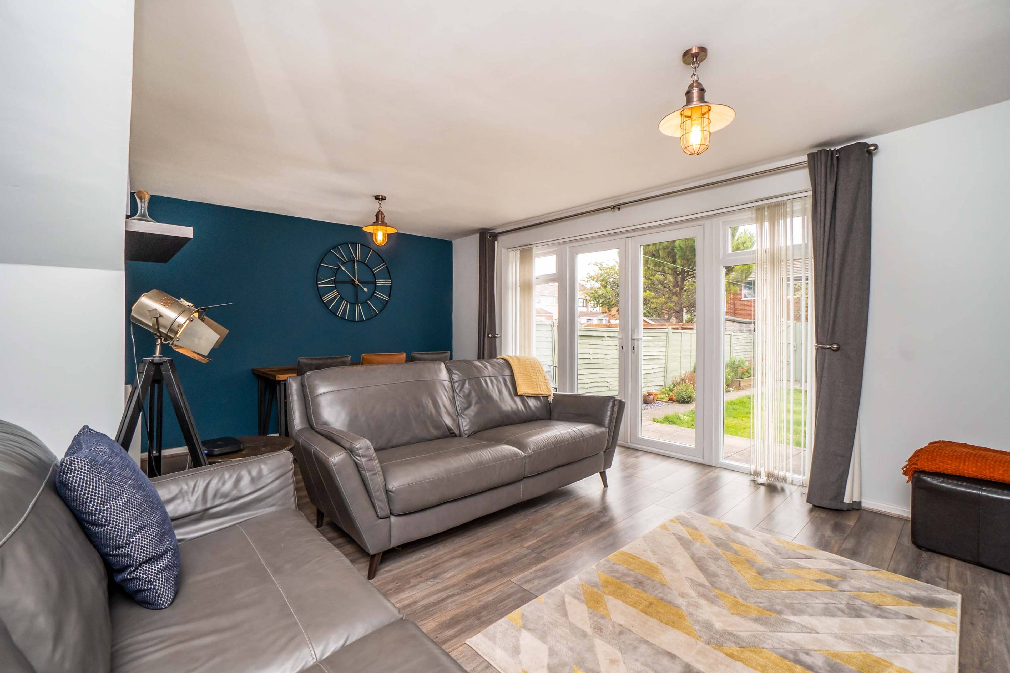 Lounge/Dining Room