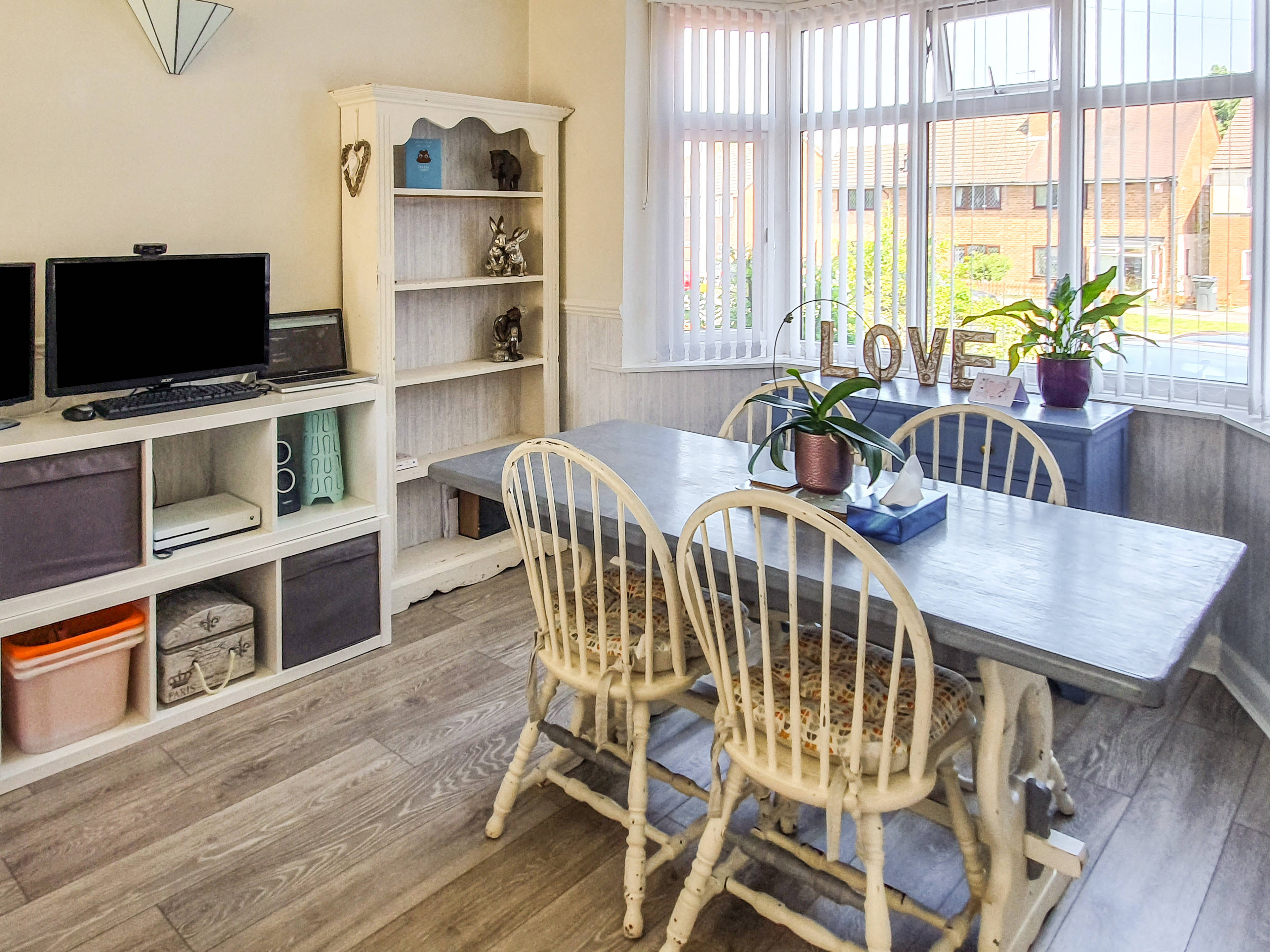 Lounge/Dining Room