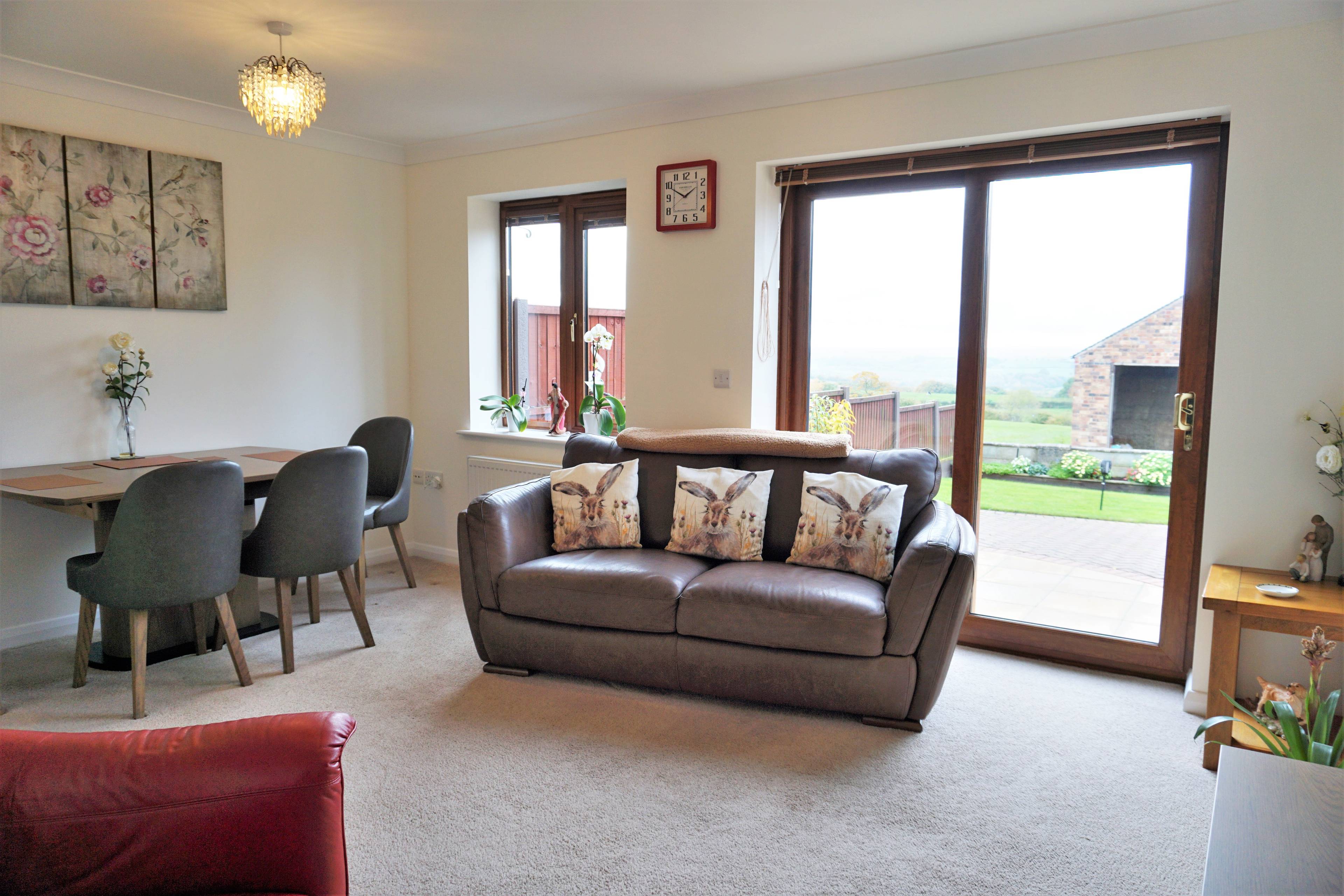Lounge/Dining Room