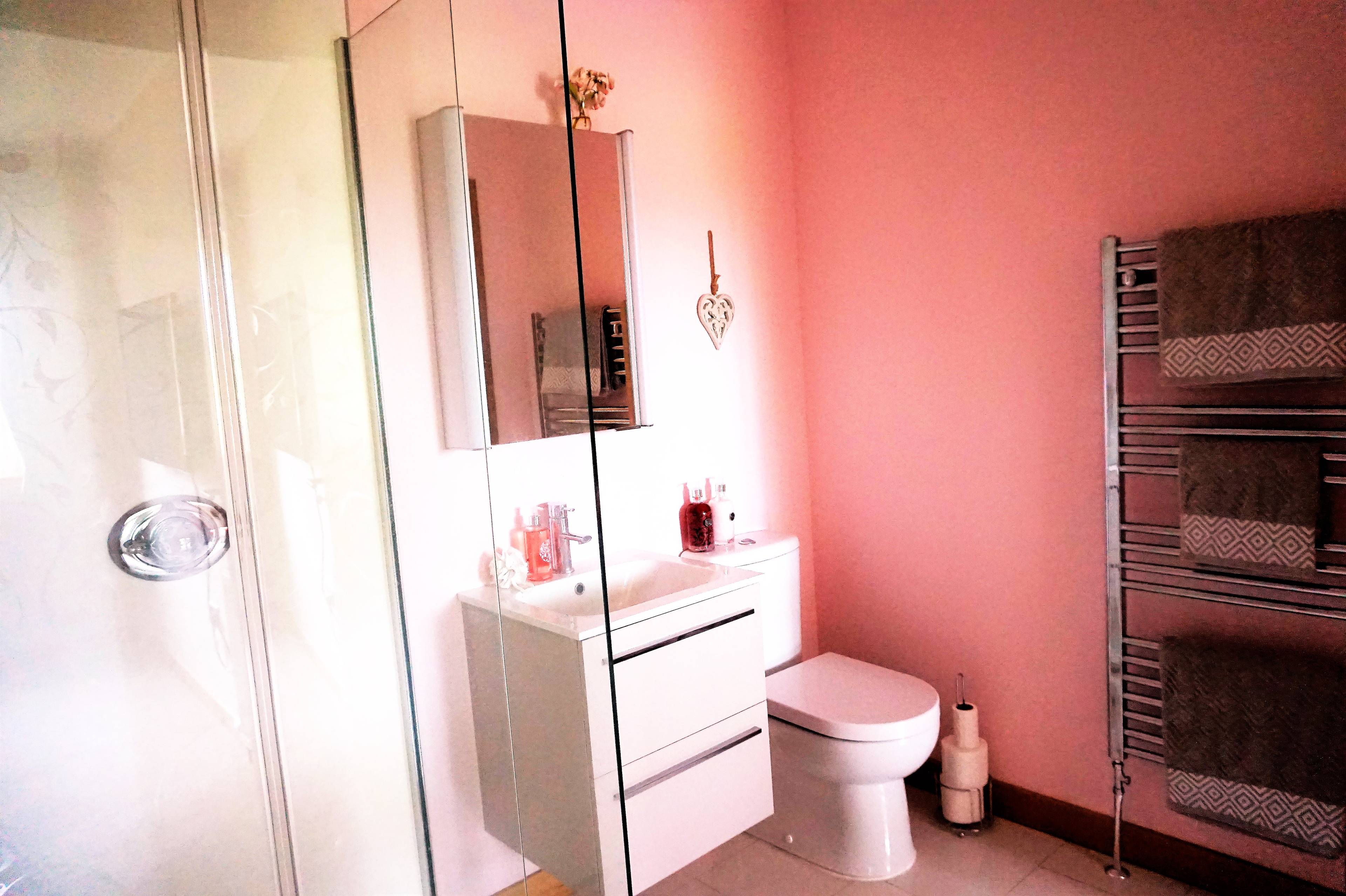 Jack & Jill En-suite