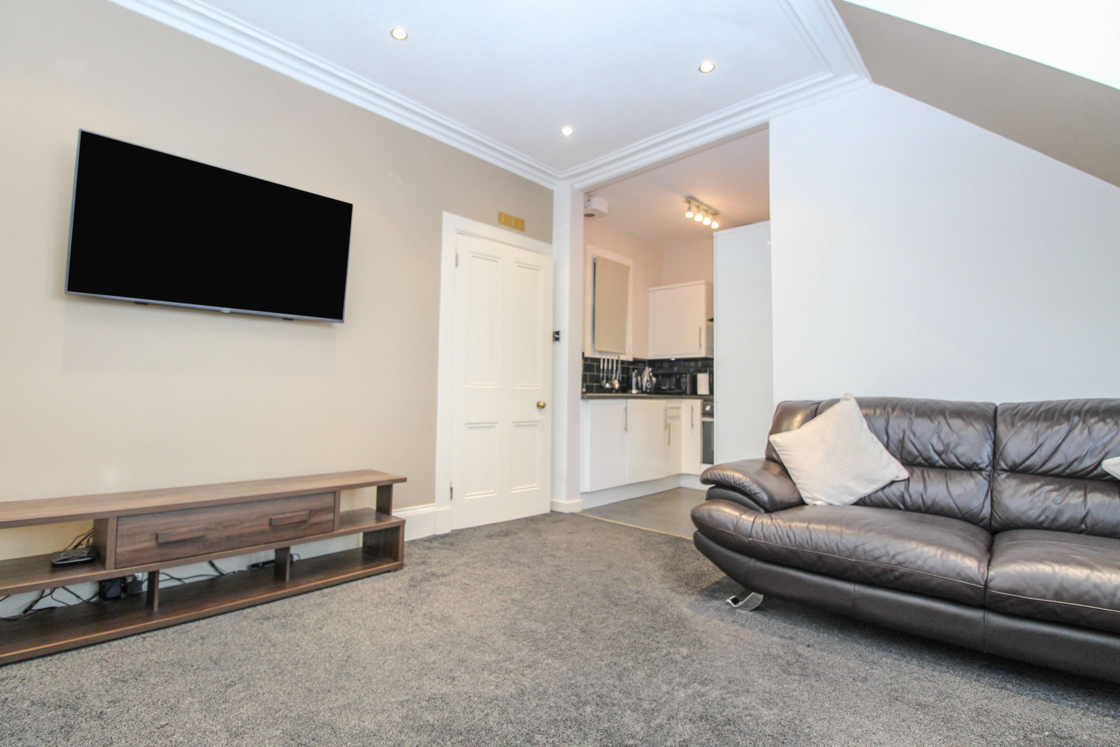 Lounge / Kitchen