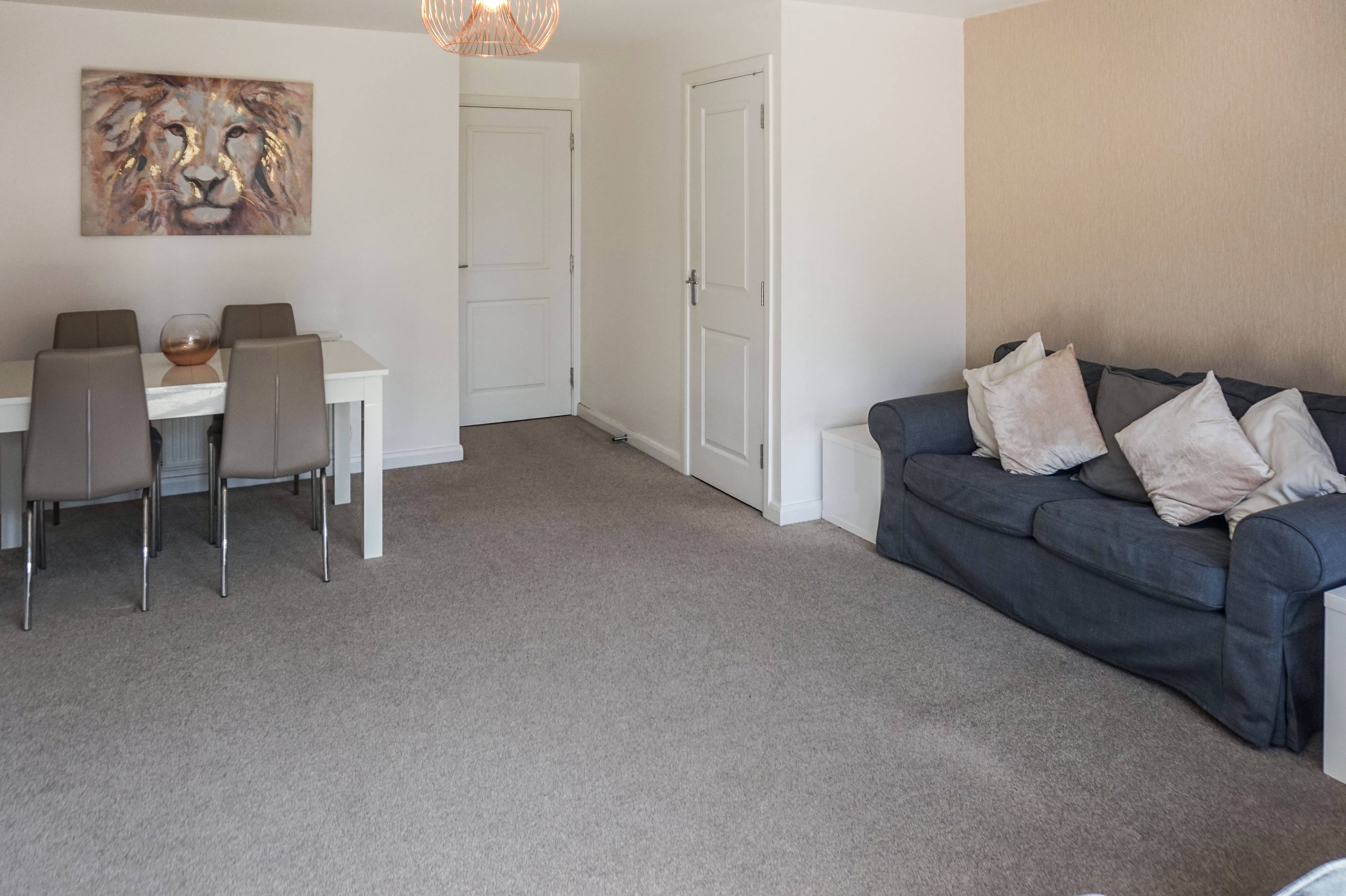 Lounge/Dining Room