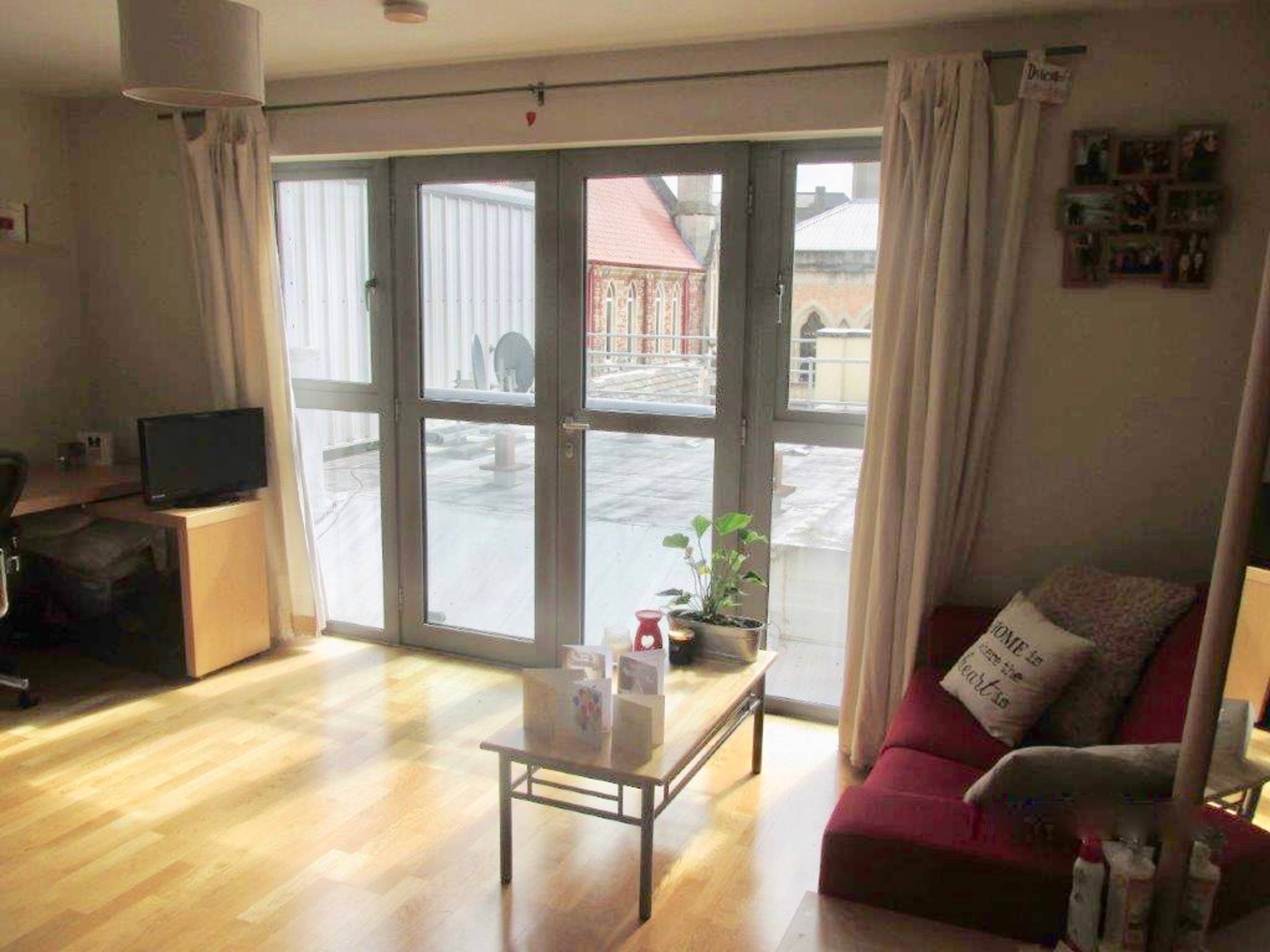 Lounge / Kitchen