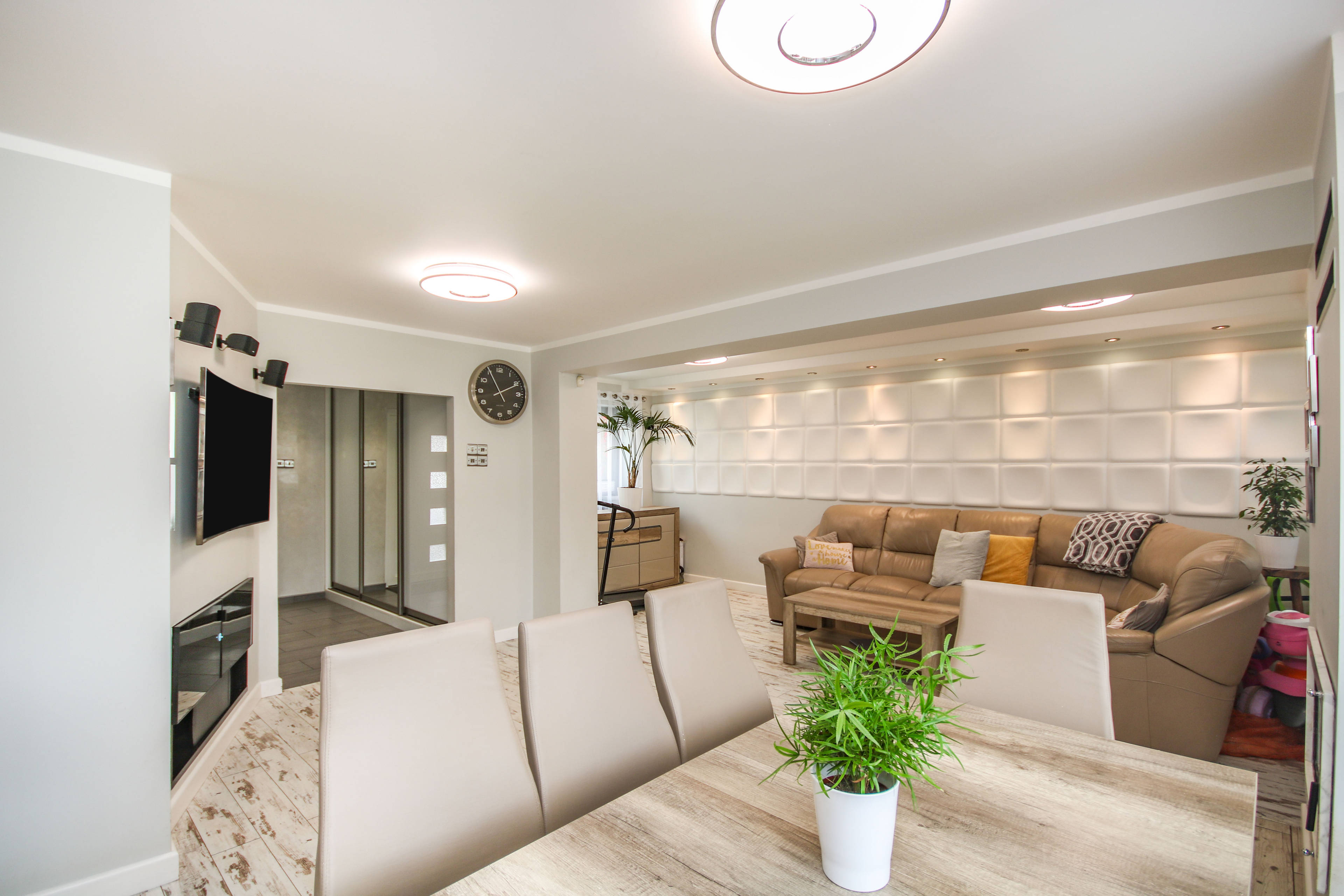 Lounge/Dining Room