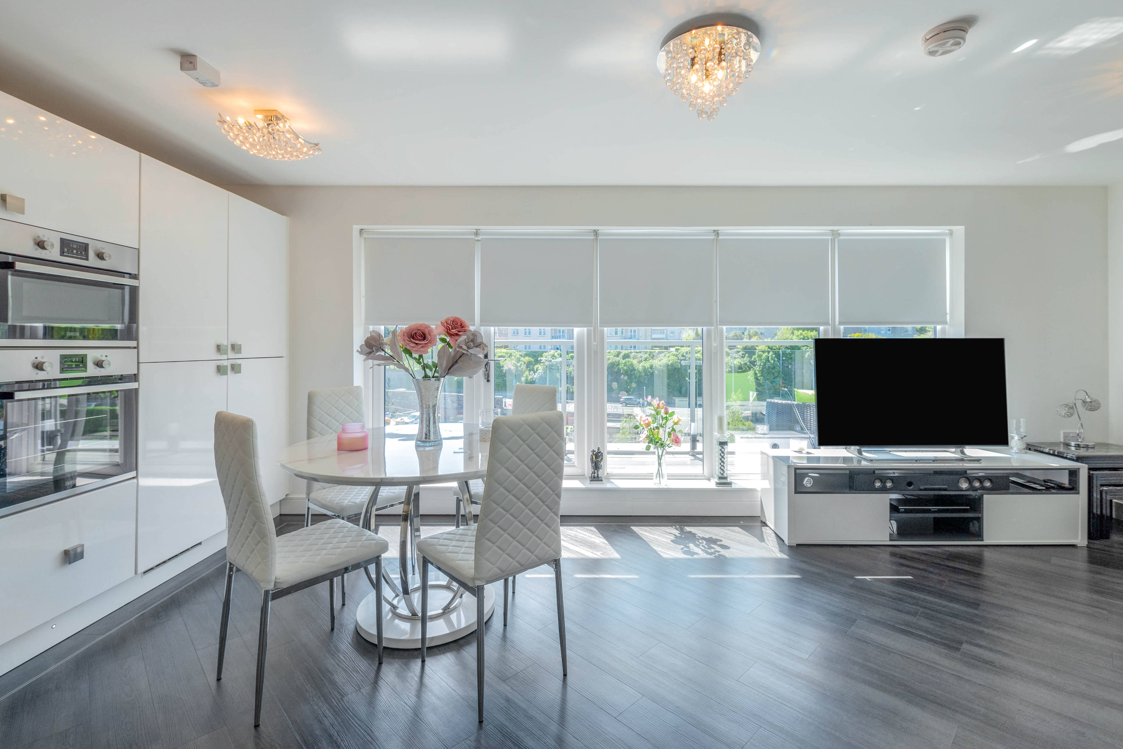 Lounge / Kitchen
