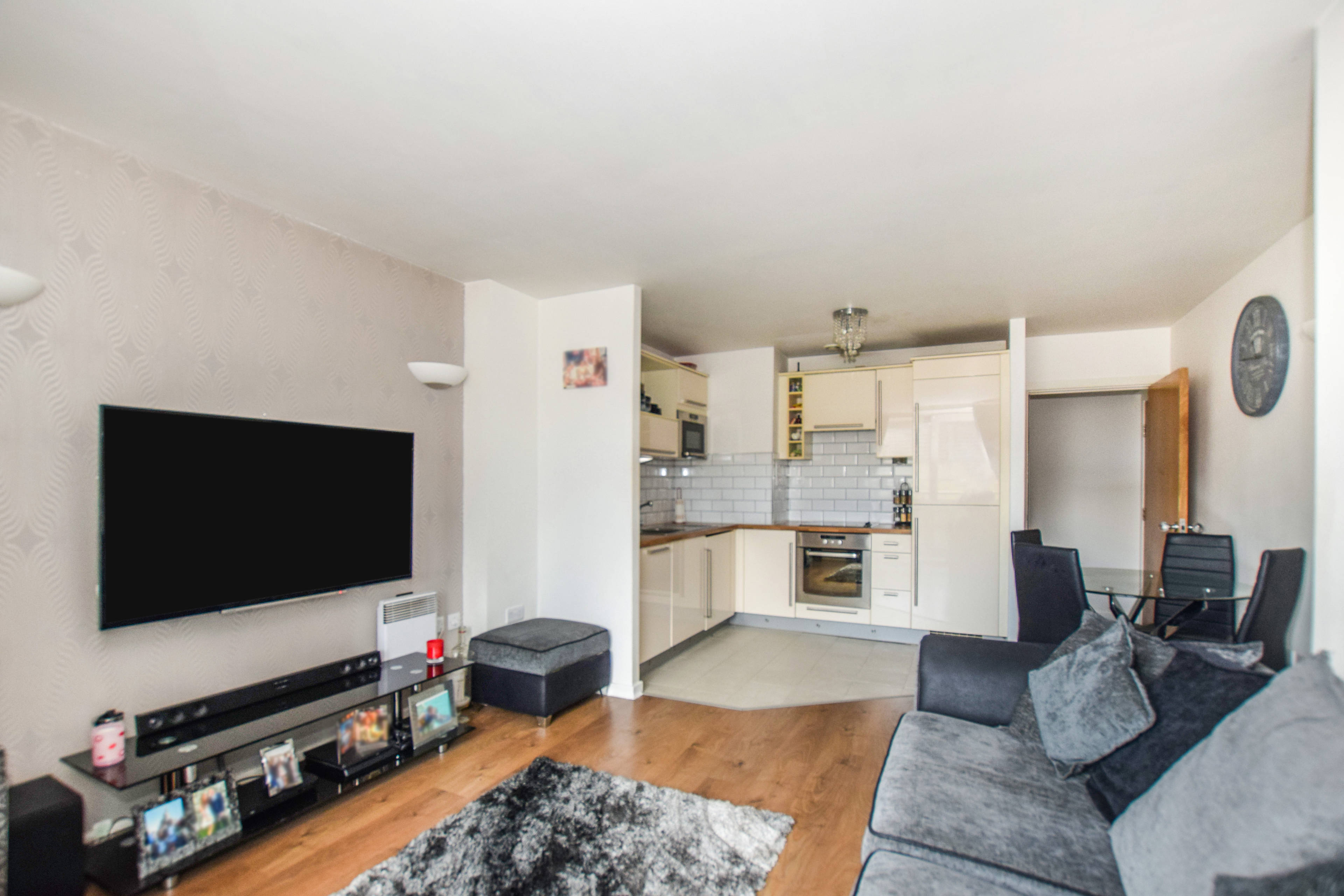 Lounge / Kitchen