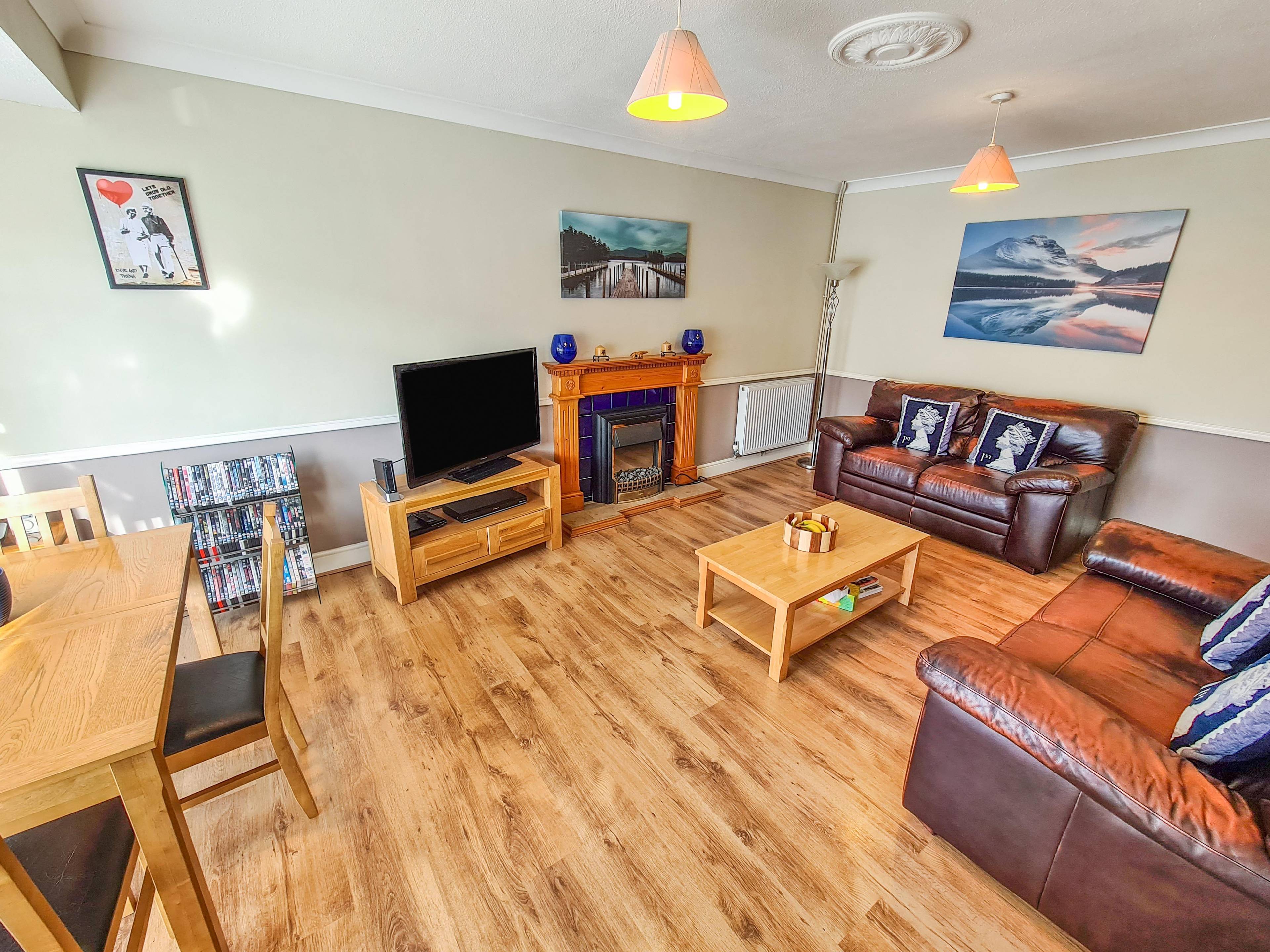 Lounge/Dining Room