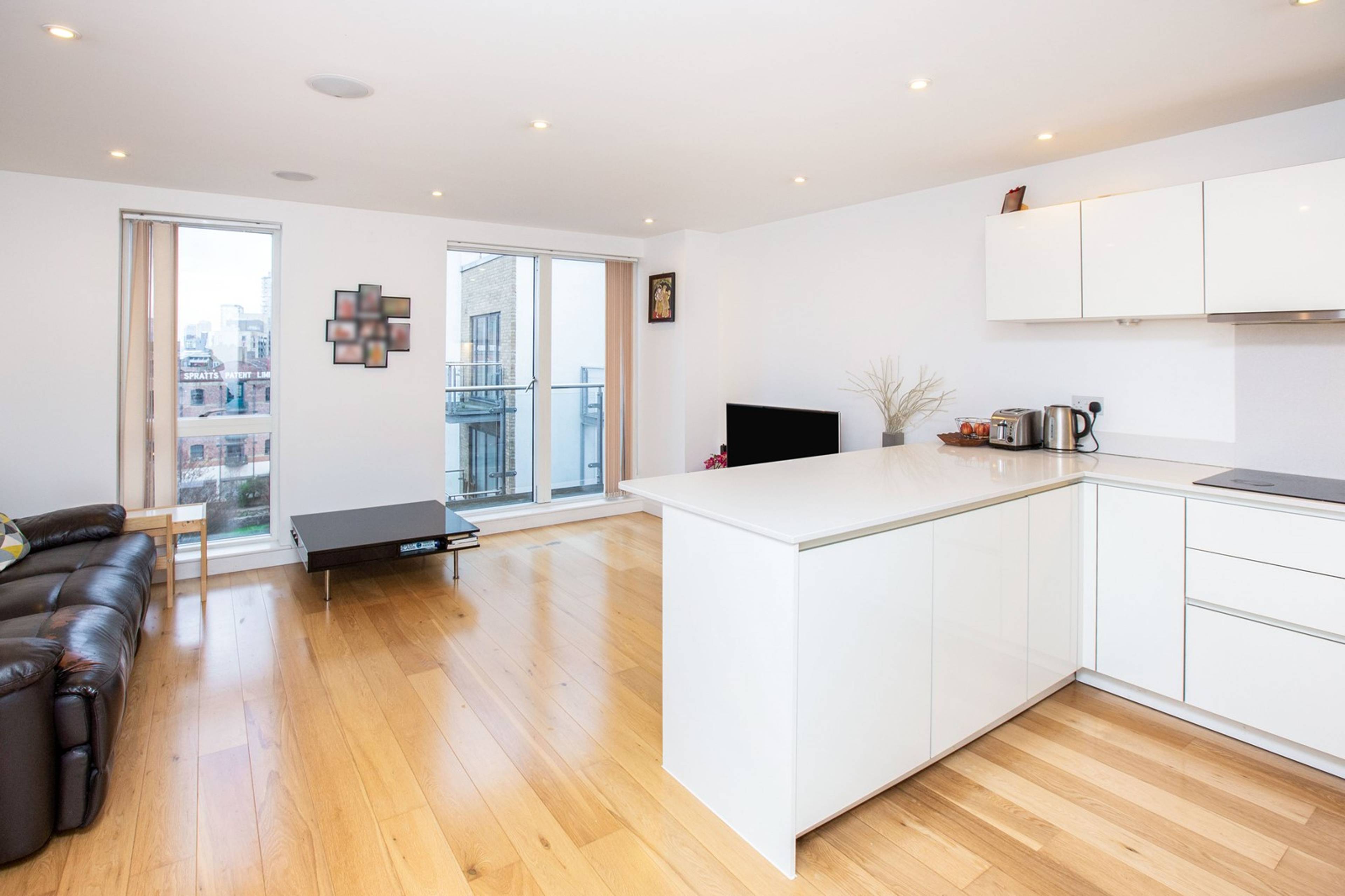Lounge / Kitchen