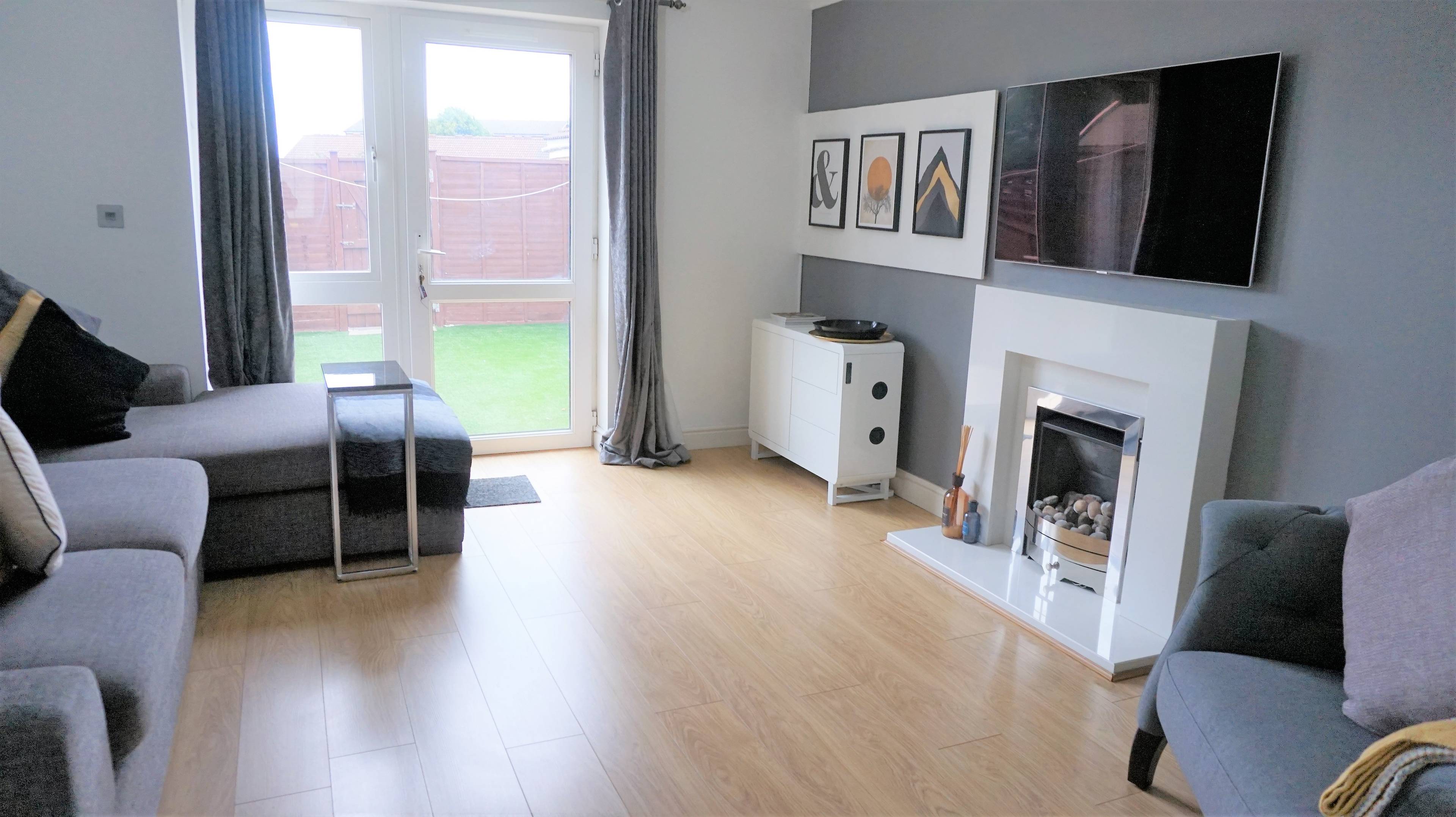 Lounge/Dining Room