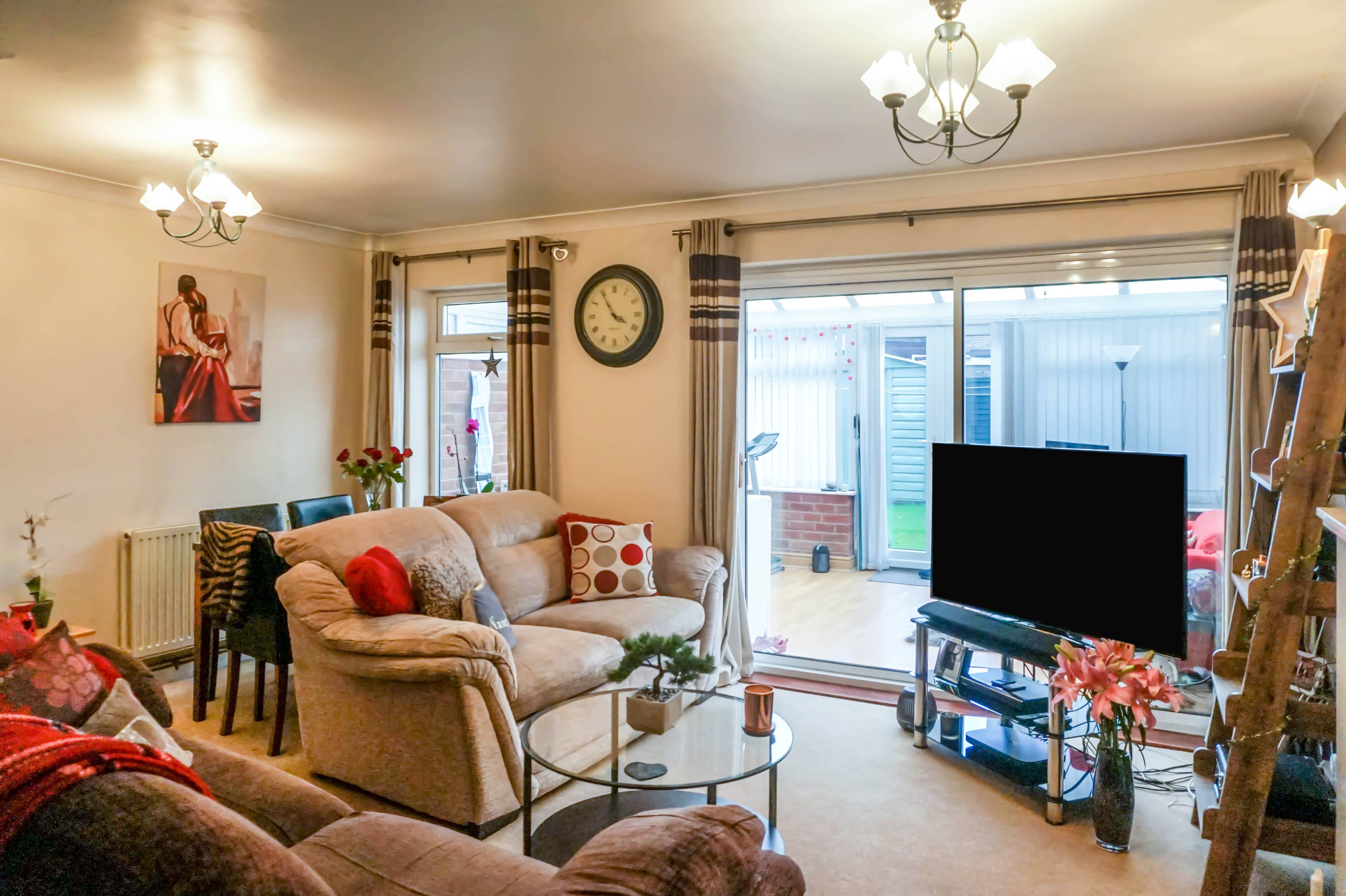 Lounge/Dining Room