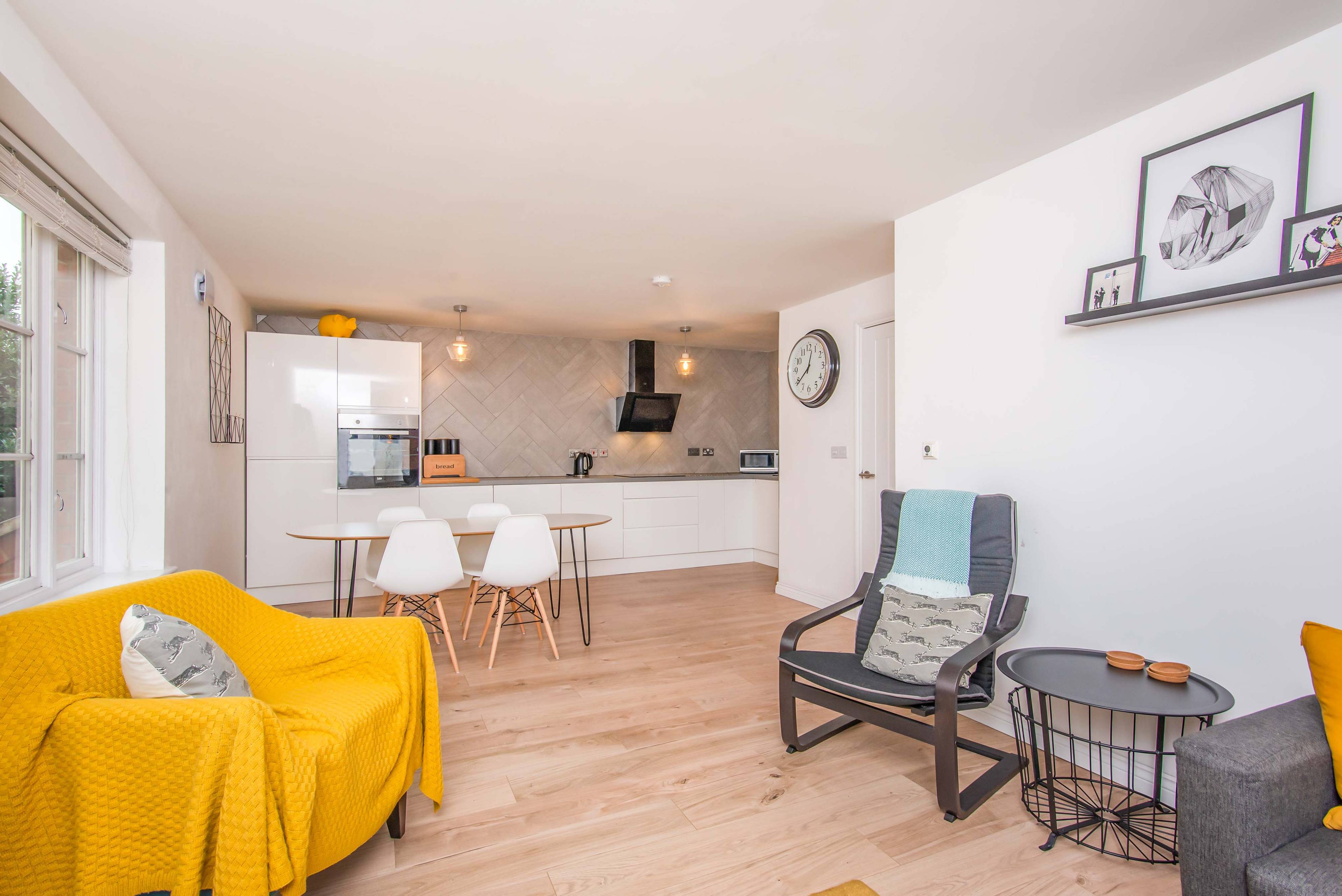 Lounge / Kitchen