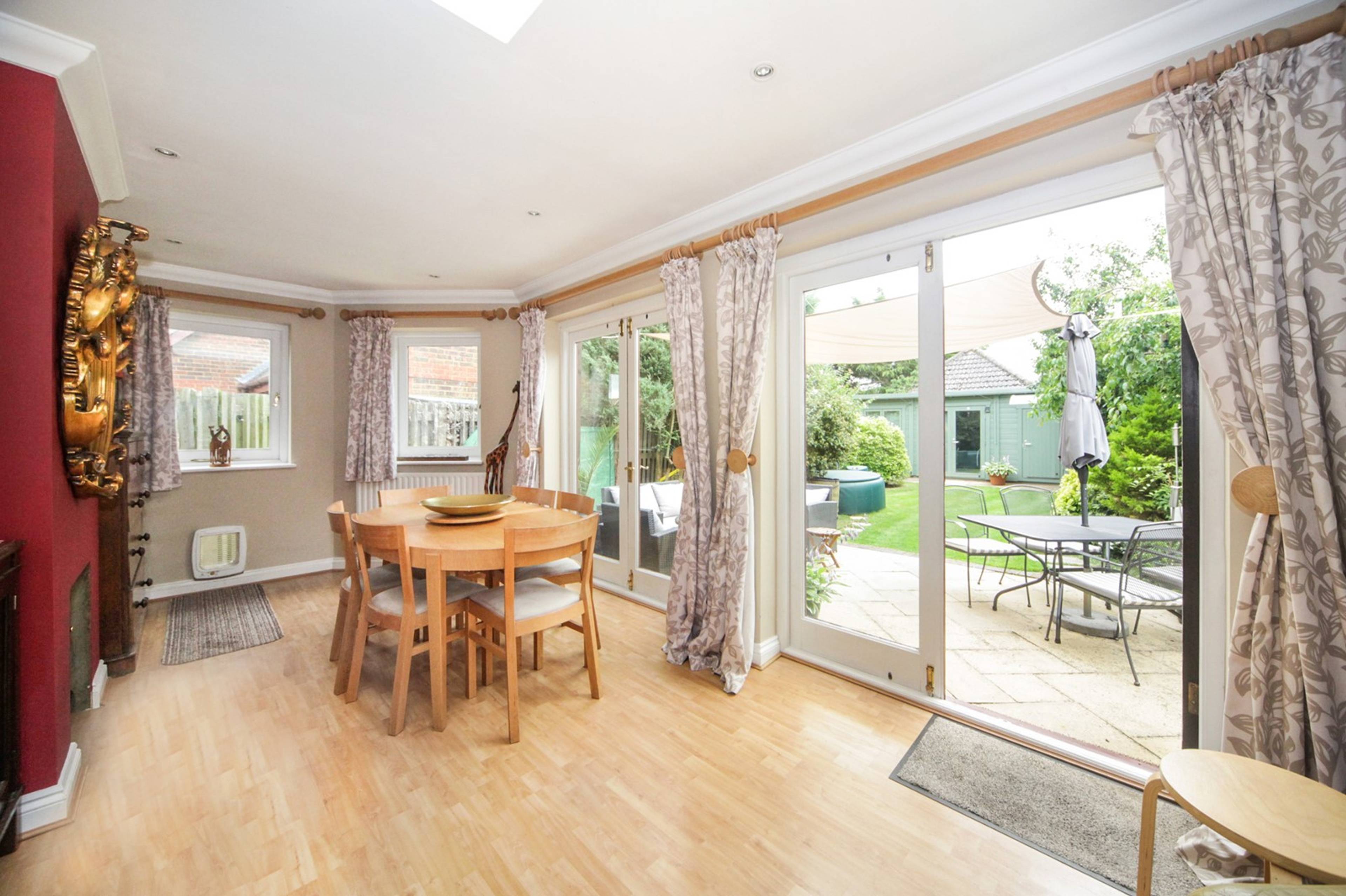 Lounge/Dining Room