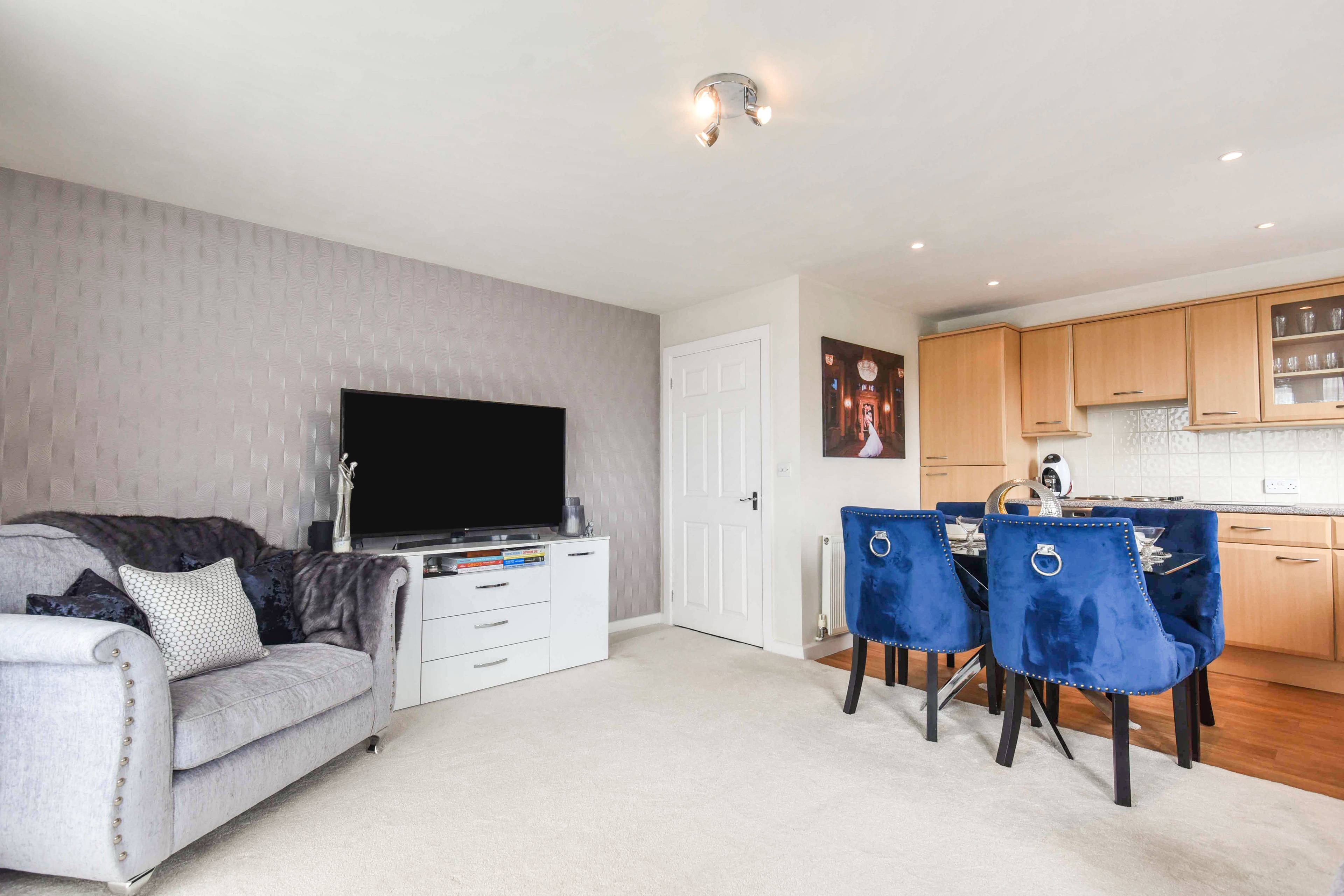 Lounge / Kitchen