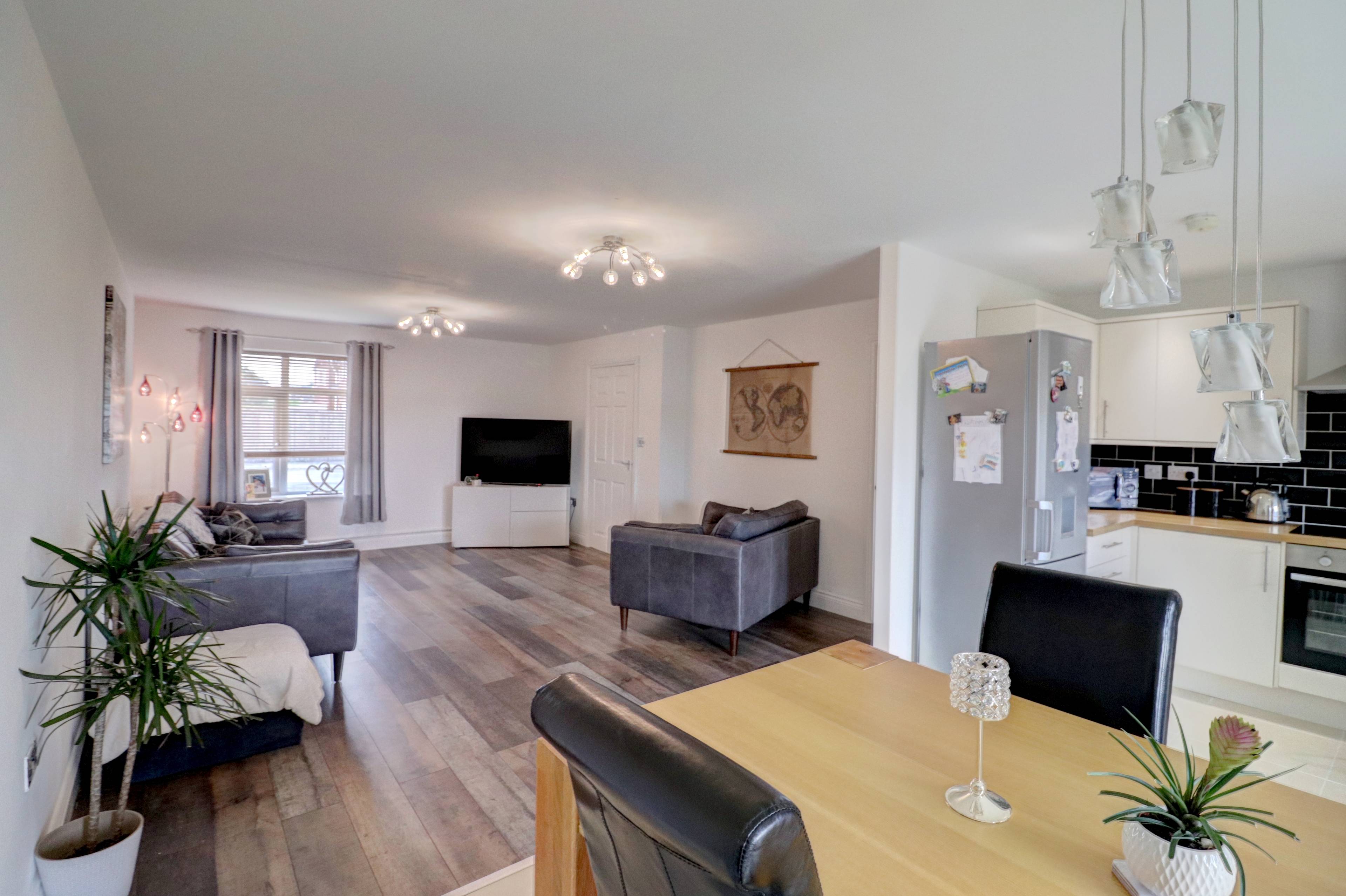 Lounge/Dining Room