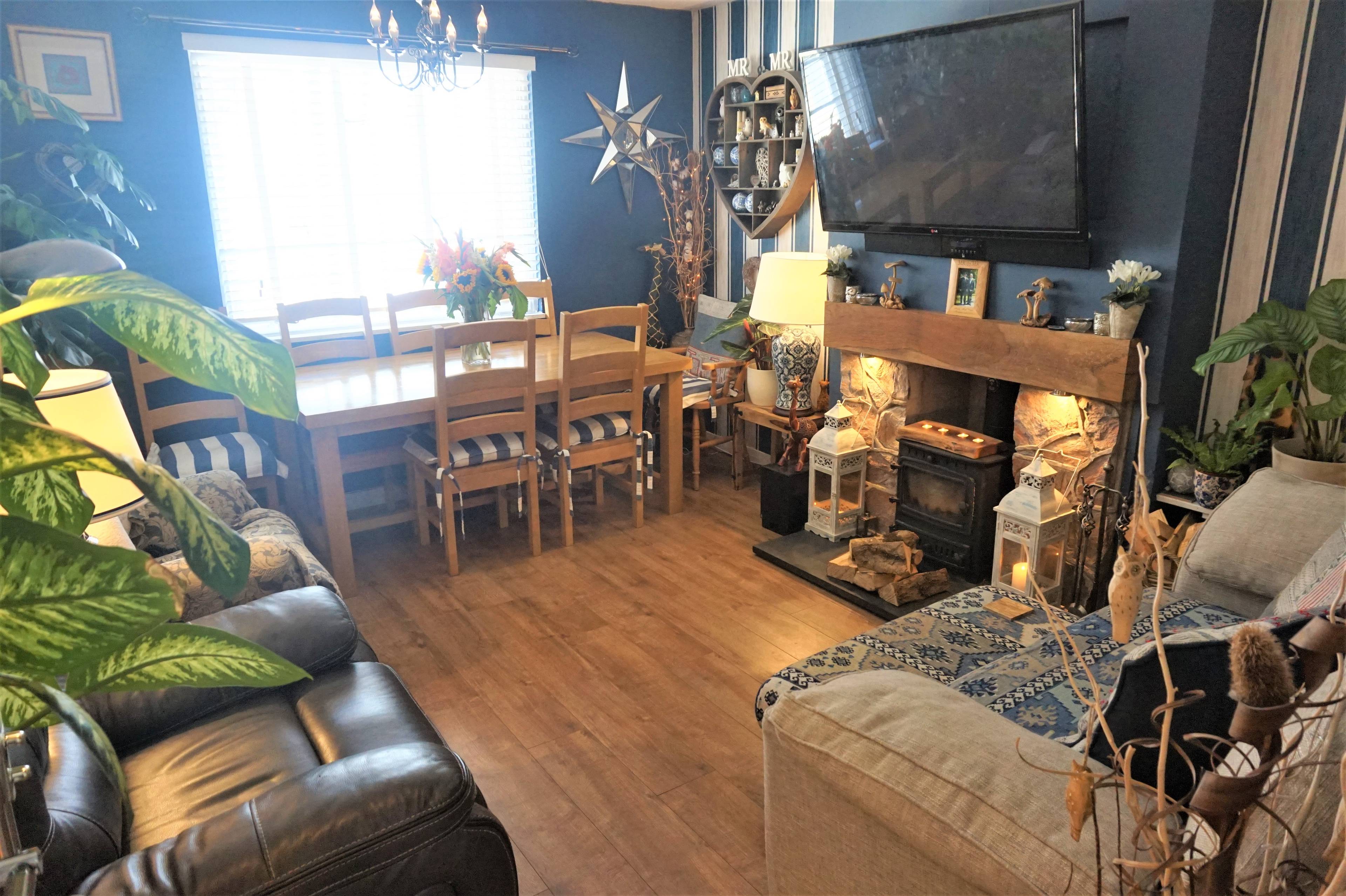 Lounge/Dining Room