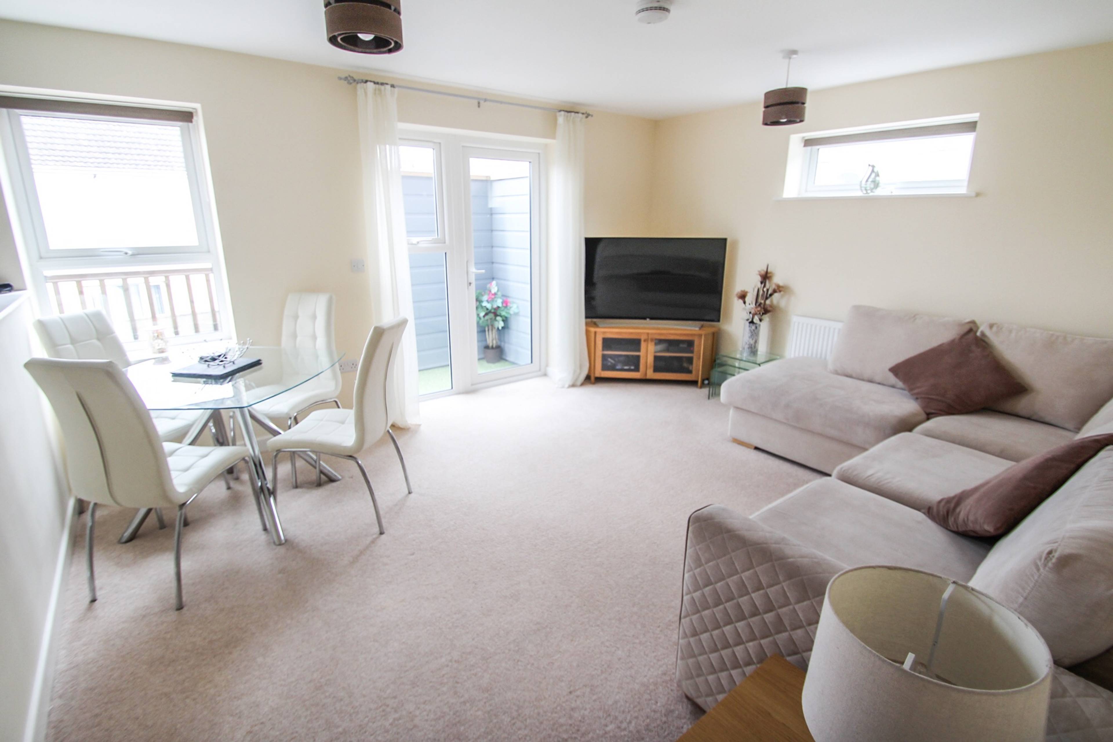 Lounge/Dining Room