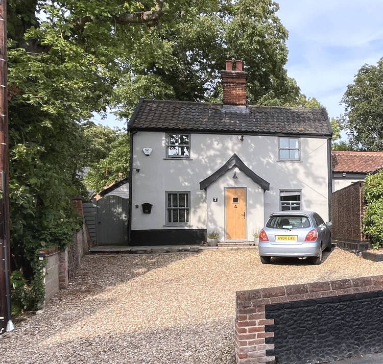 4 bedroom semi-detached house