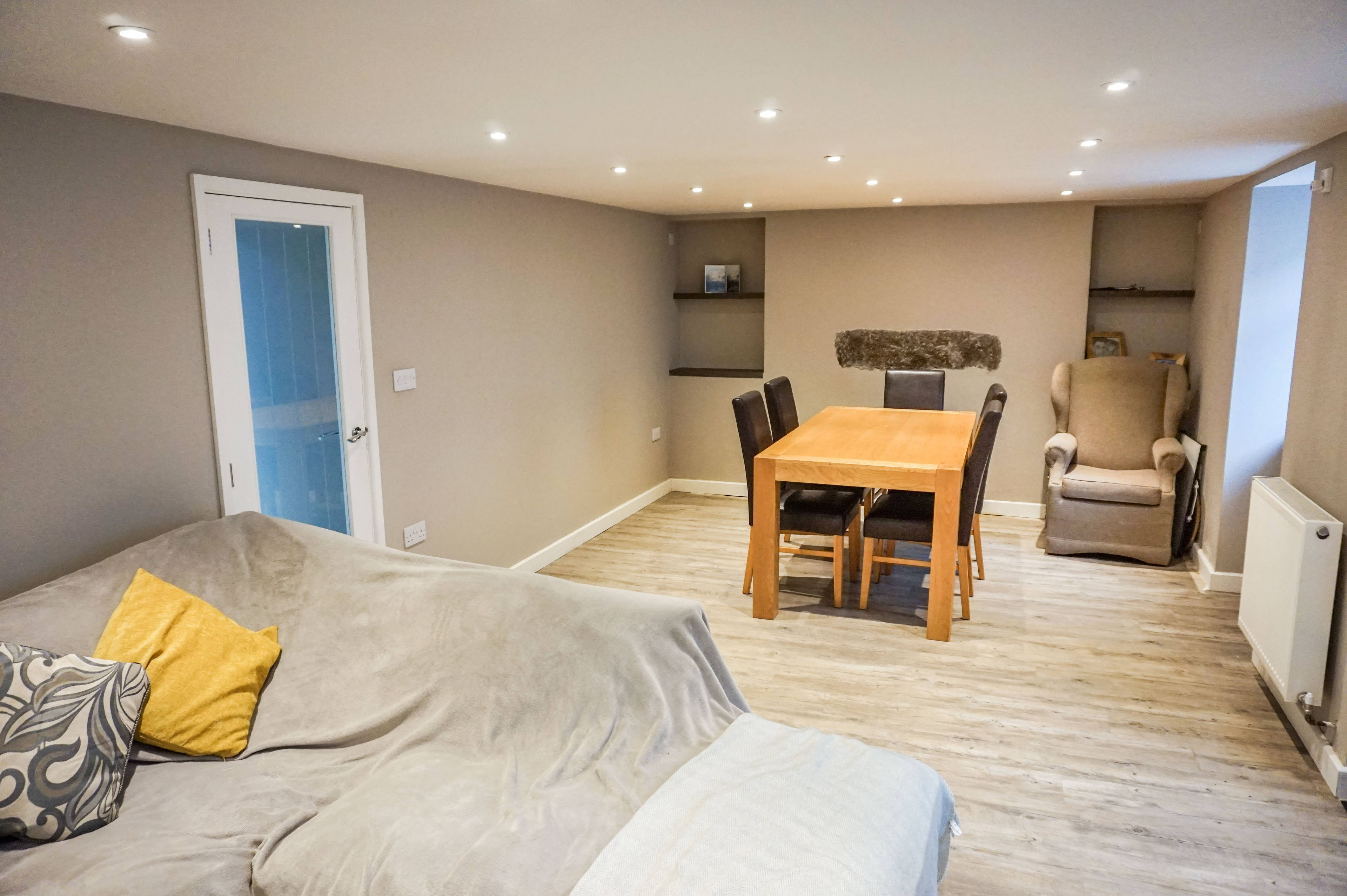 Lounge/Dining Room
