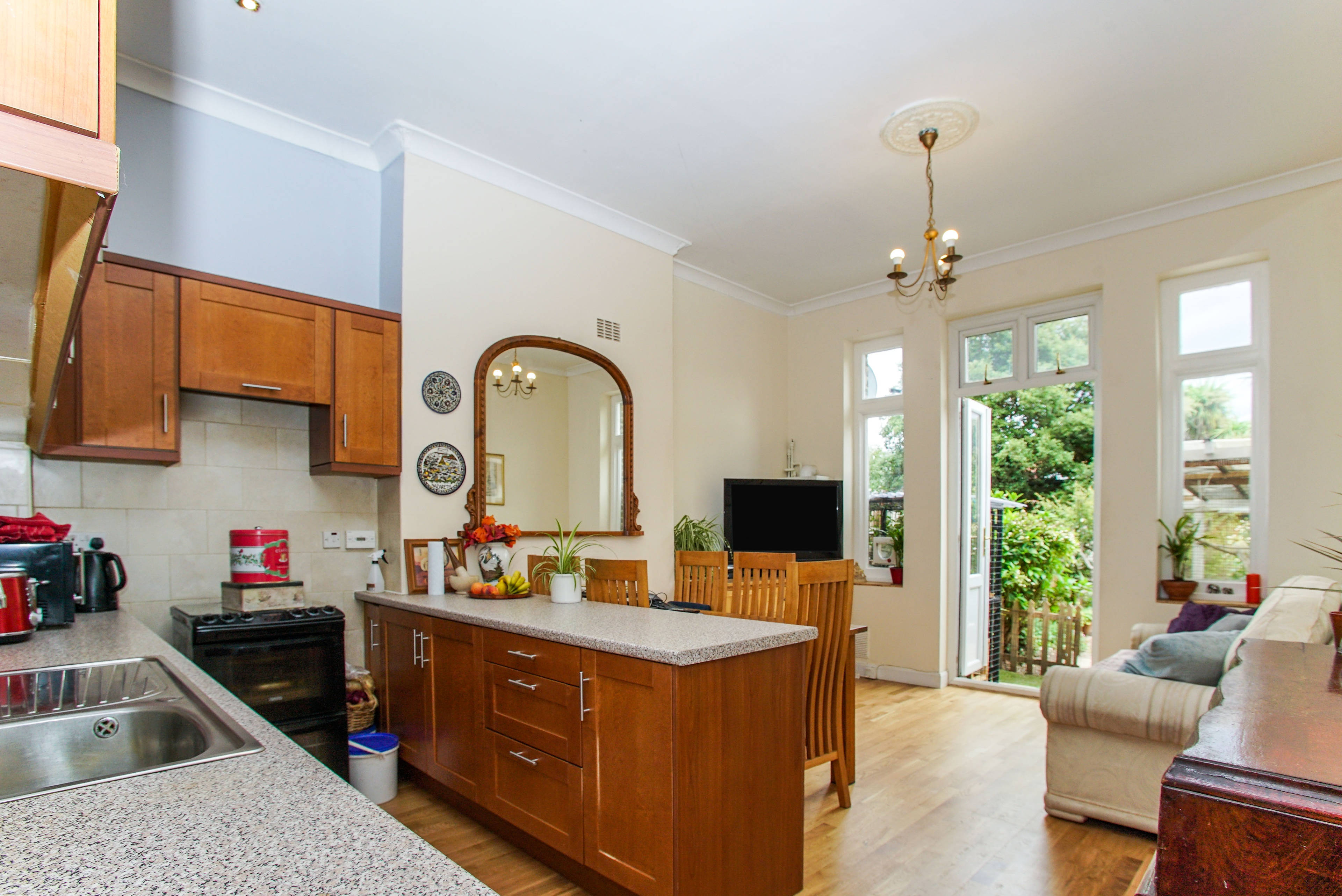 Lounge / Kitchen