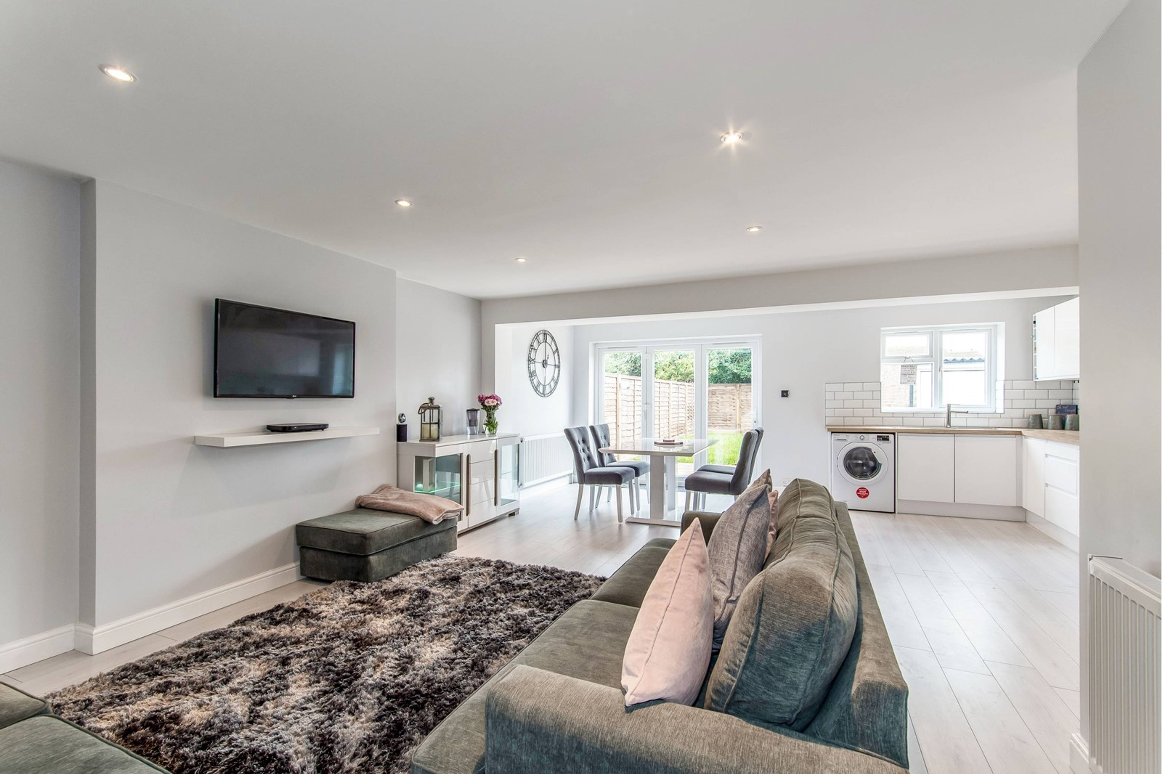 Lounge/Dining Room