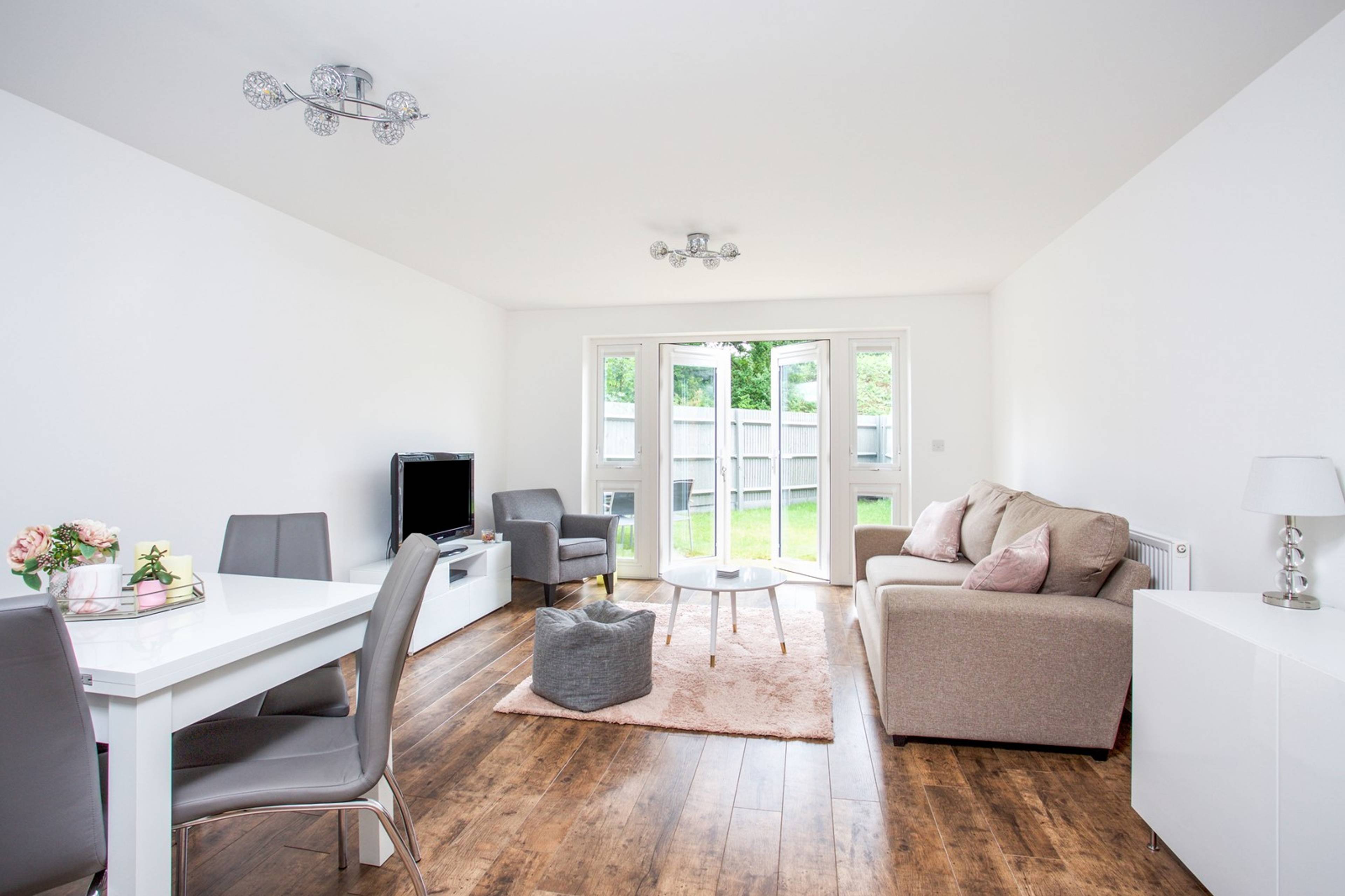 Lounge/Dining Room