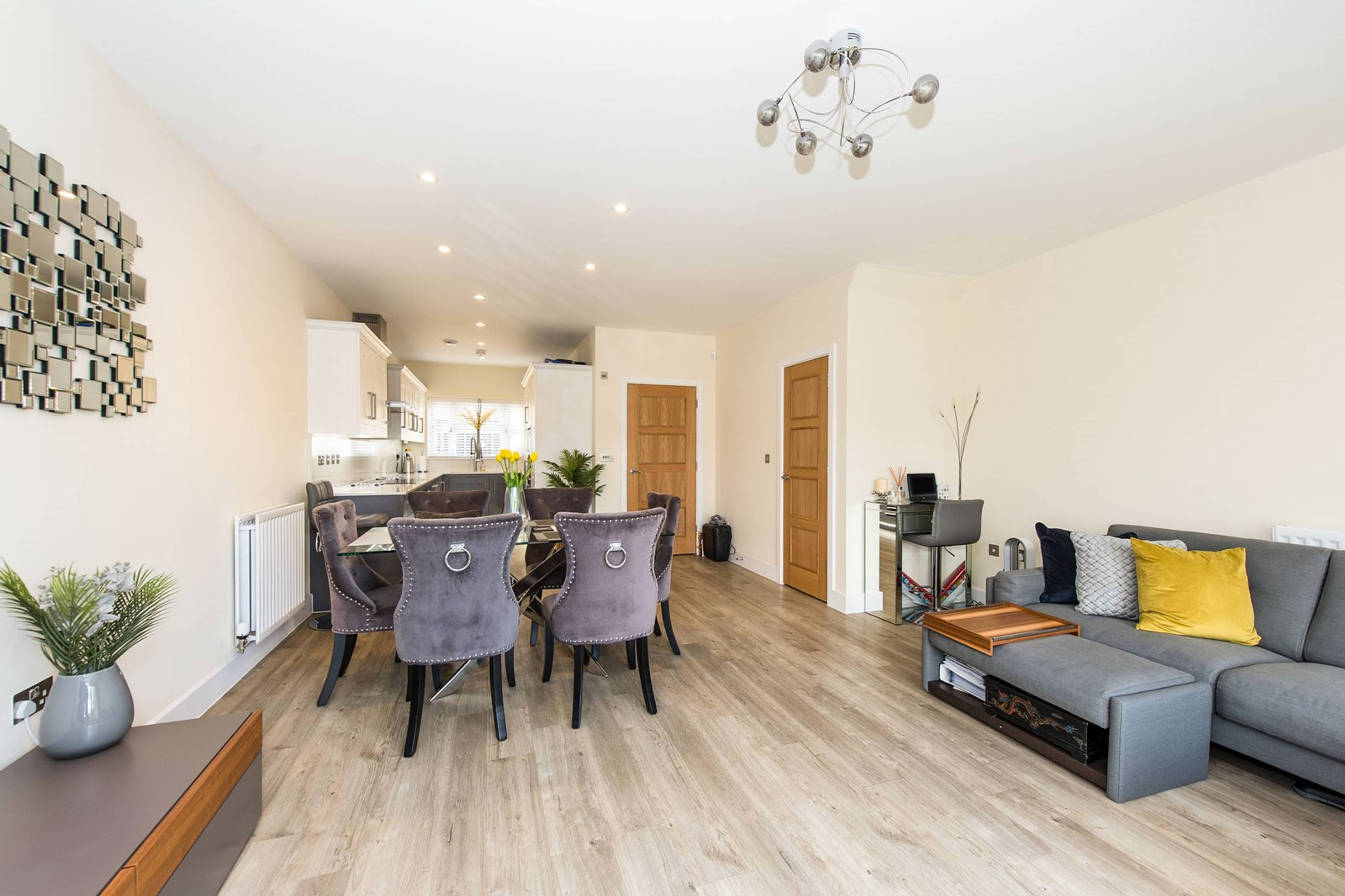 Lounge/Dining Room