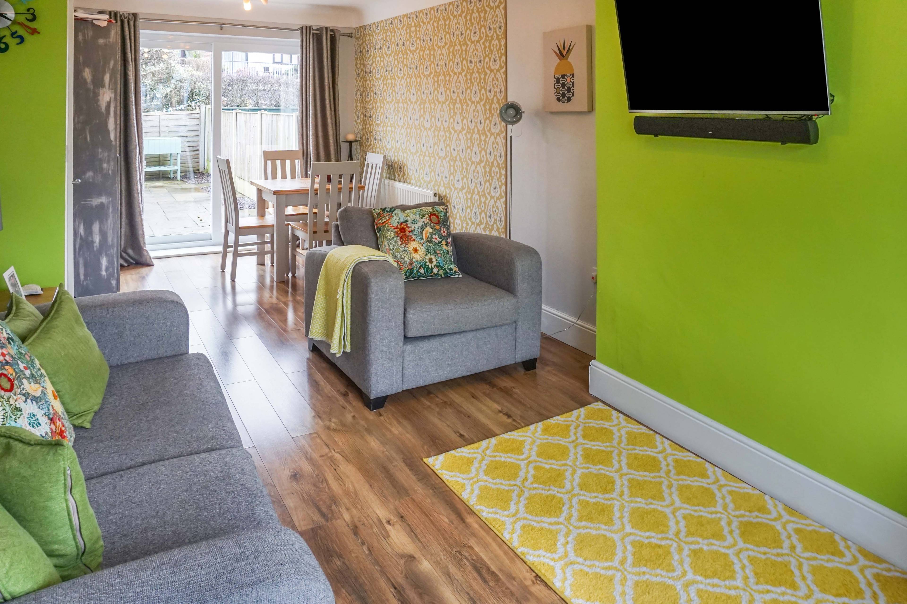 Lounge/Dining Room