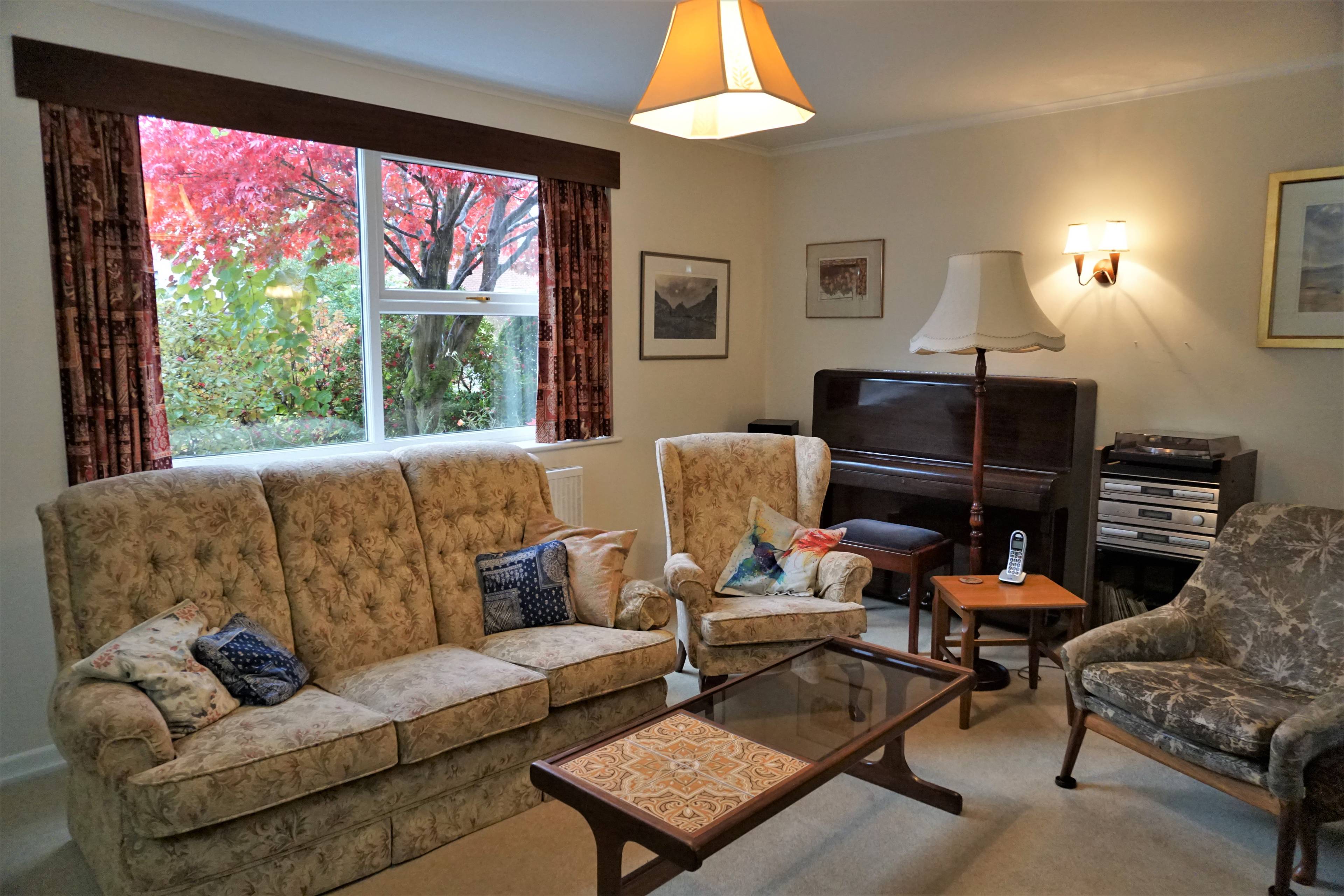 Lounge/Dining Room