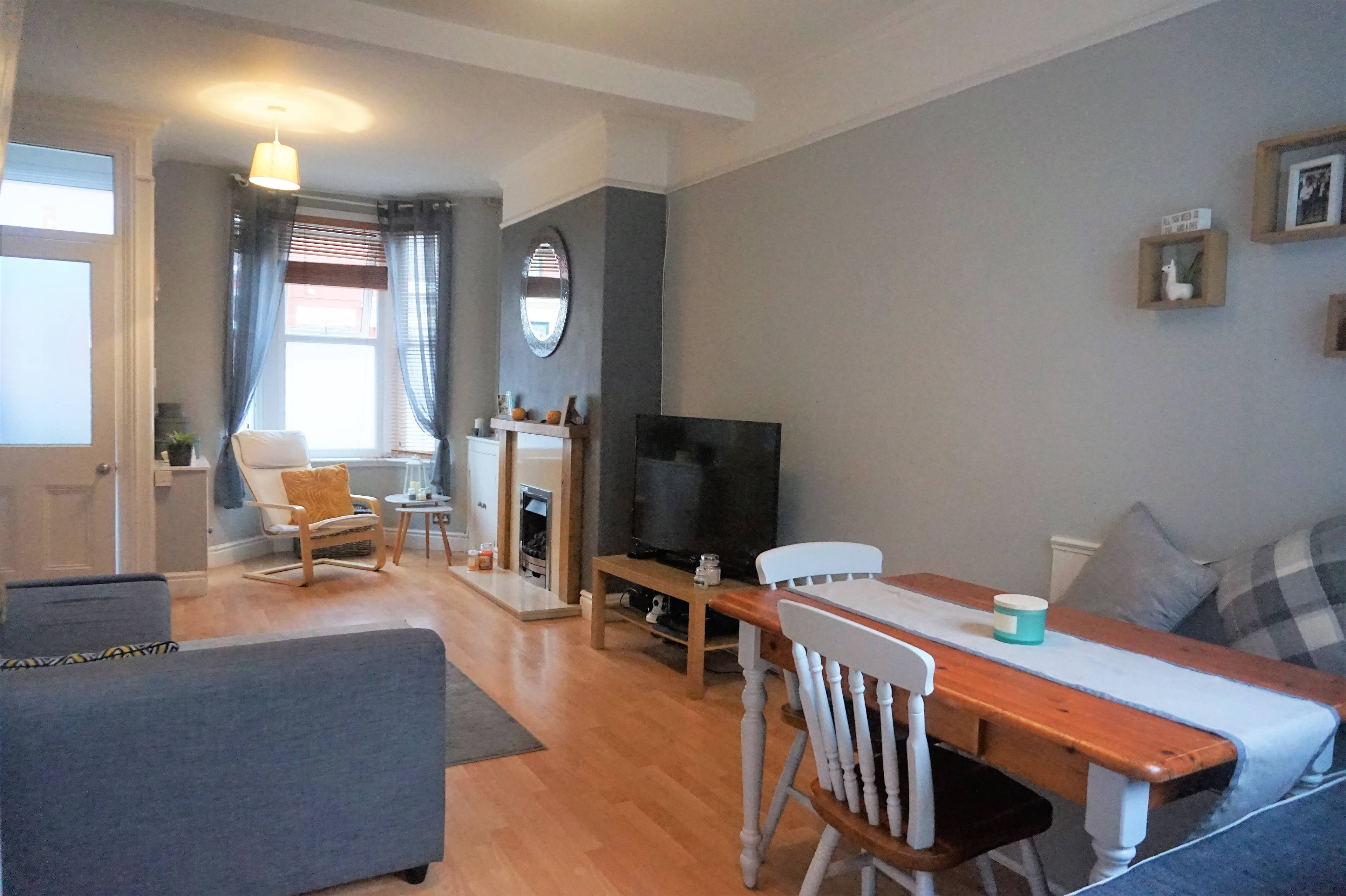 Lounge/Dining Room