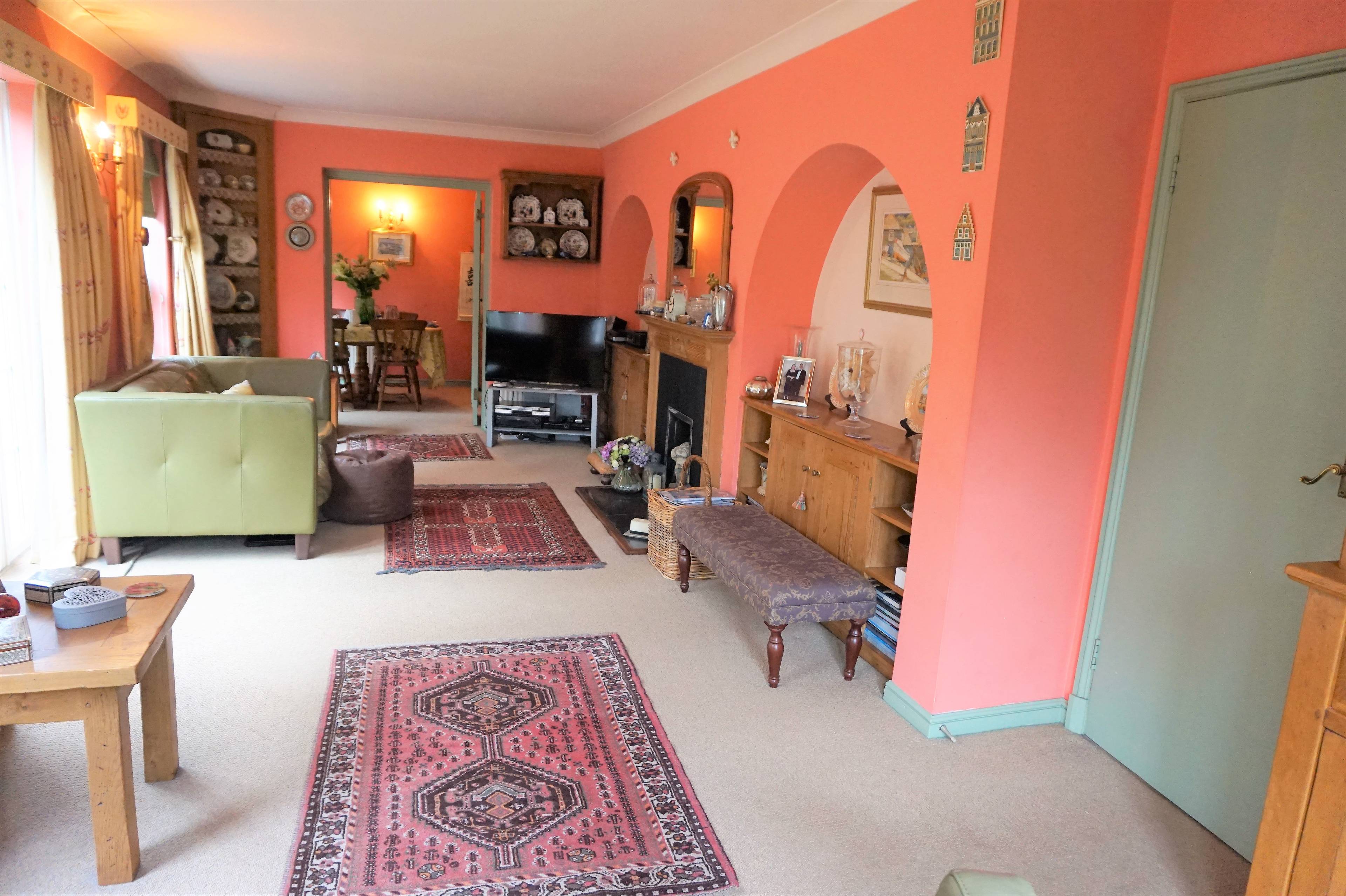 Lounge/Dining Room
