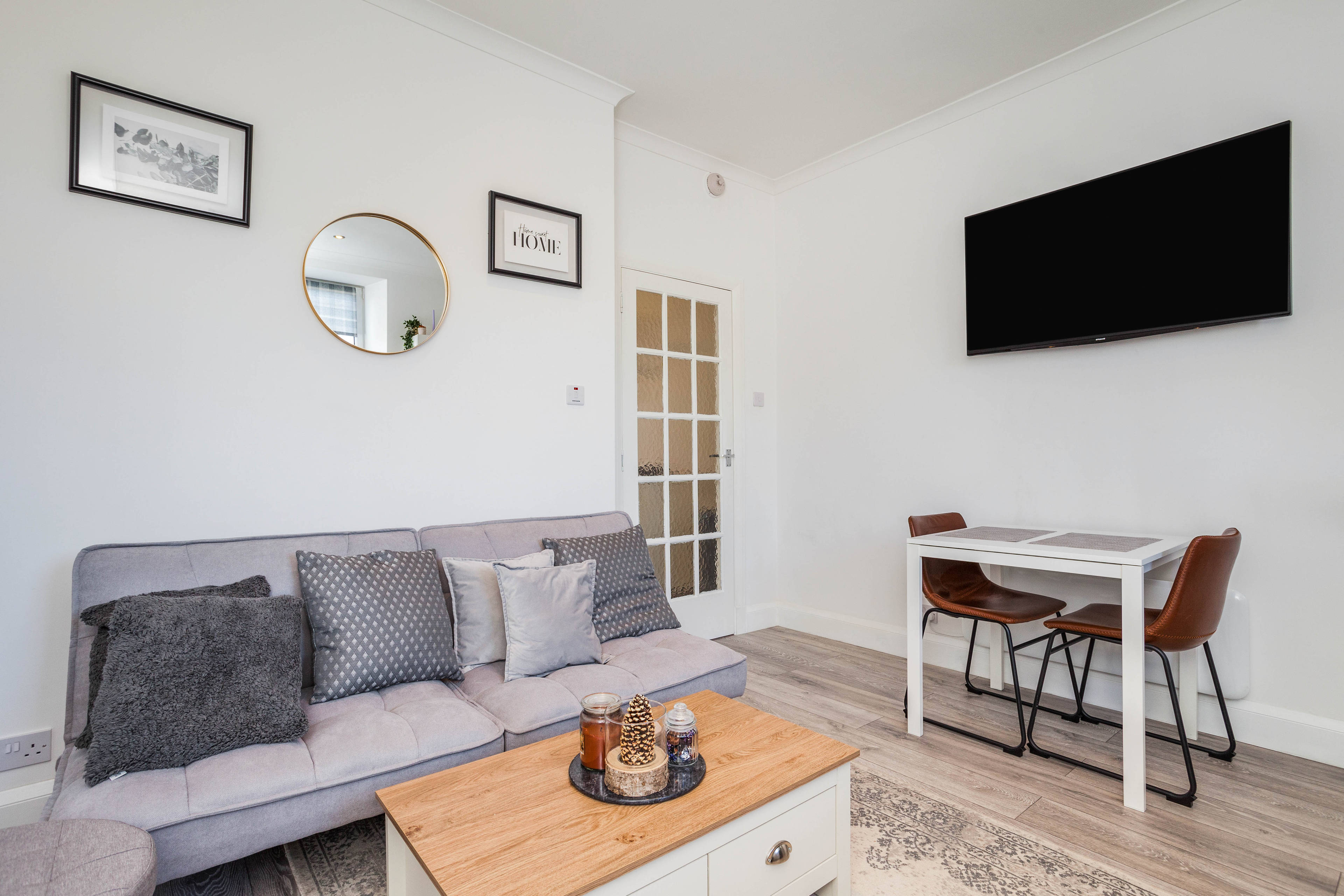 Lounge / Kitchen