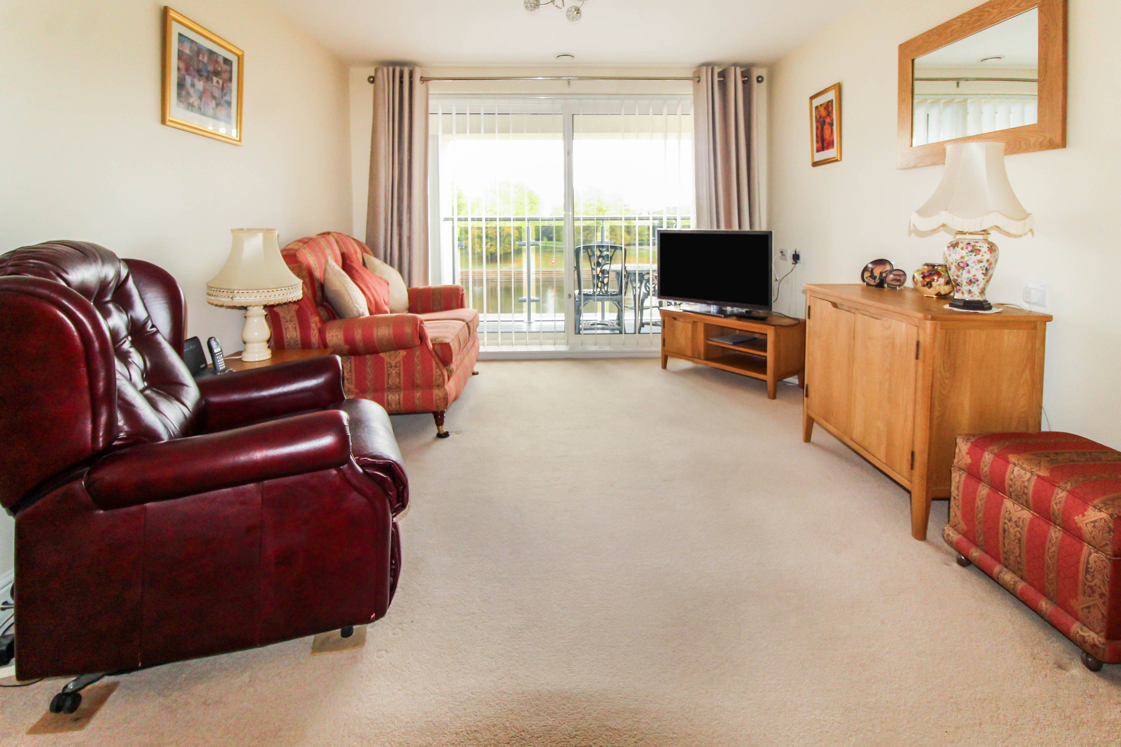 Lounge/Dining Room