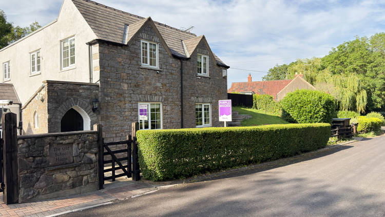 5 bedroom detached house