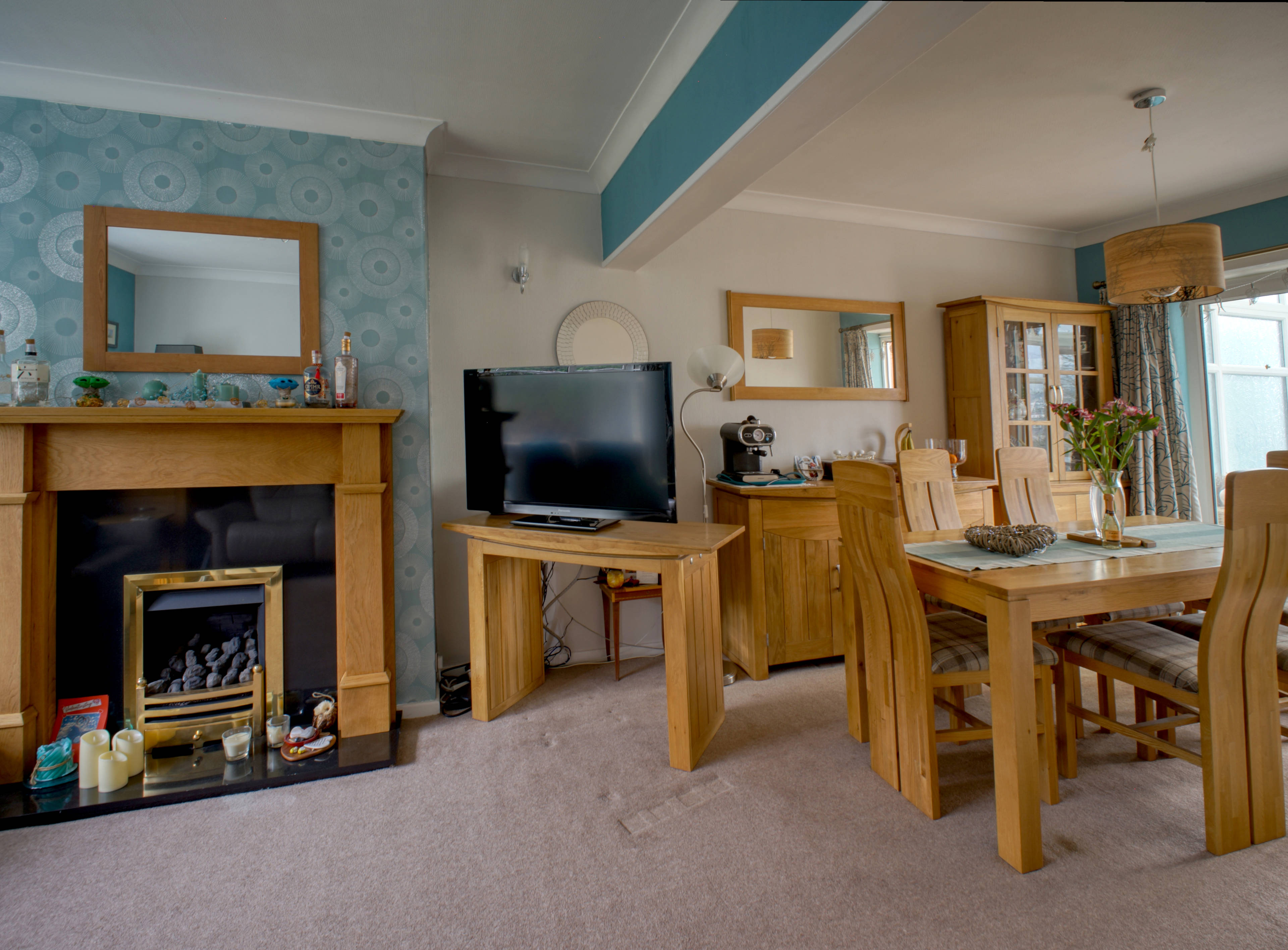Lounge/Dining Room