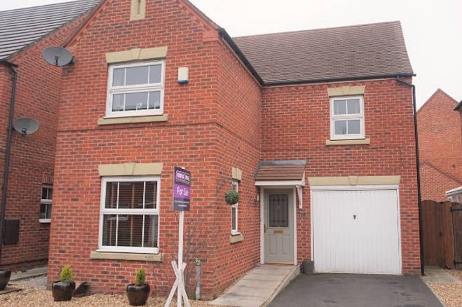 3 bedroom detached house for sale in Great Park Drive, Leyland, PR25 3UP